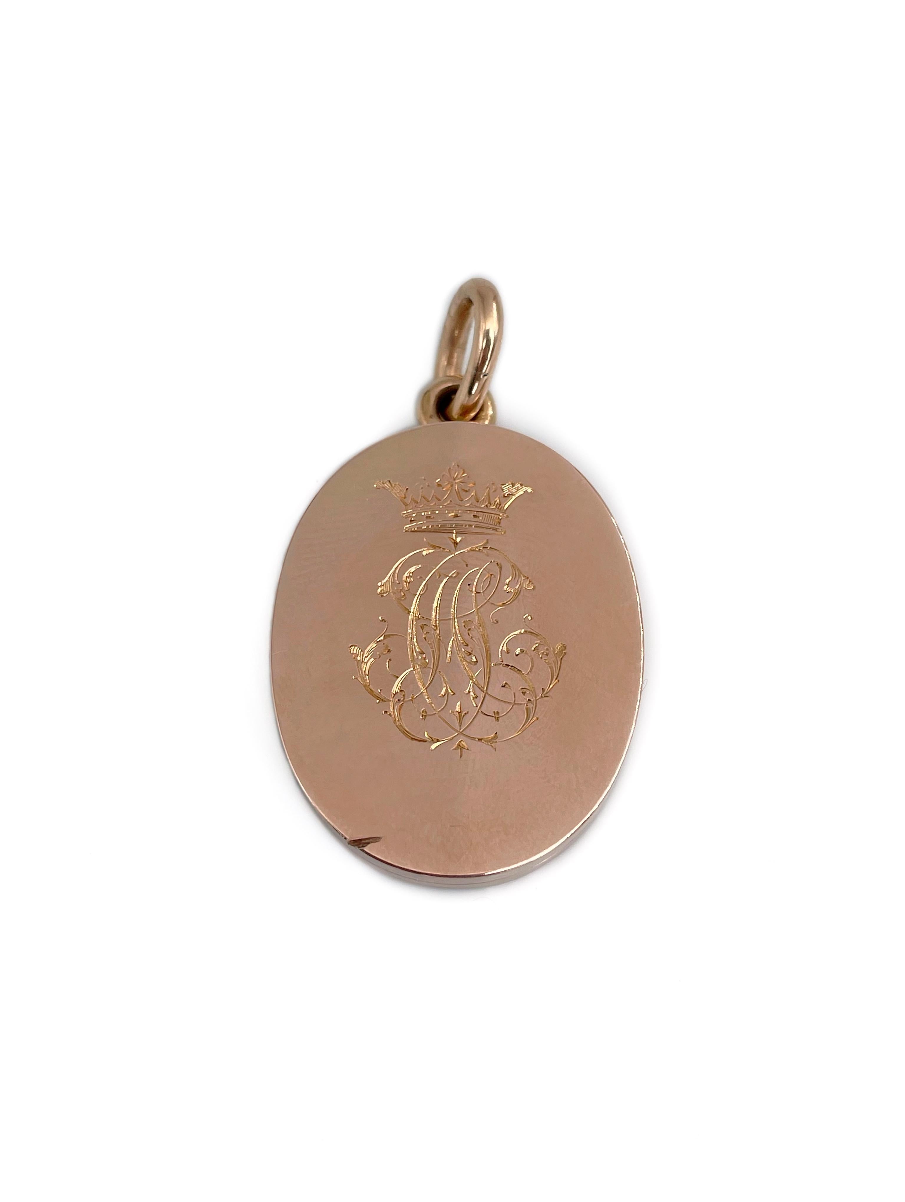 Women's or Men's Edwardian 18 Karat Bi-Colour Gold Arabesque Ornament Oval Locket Pendant For Sale
