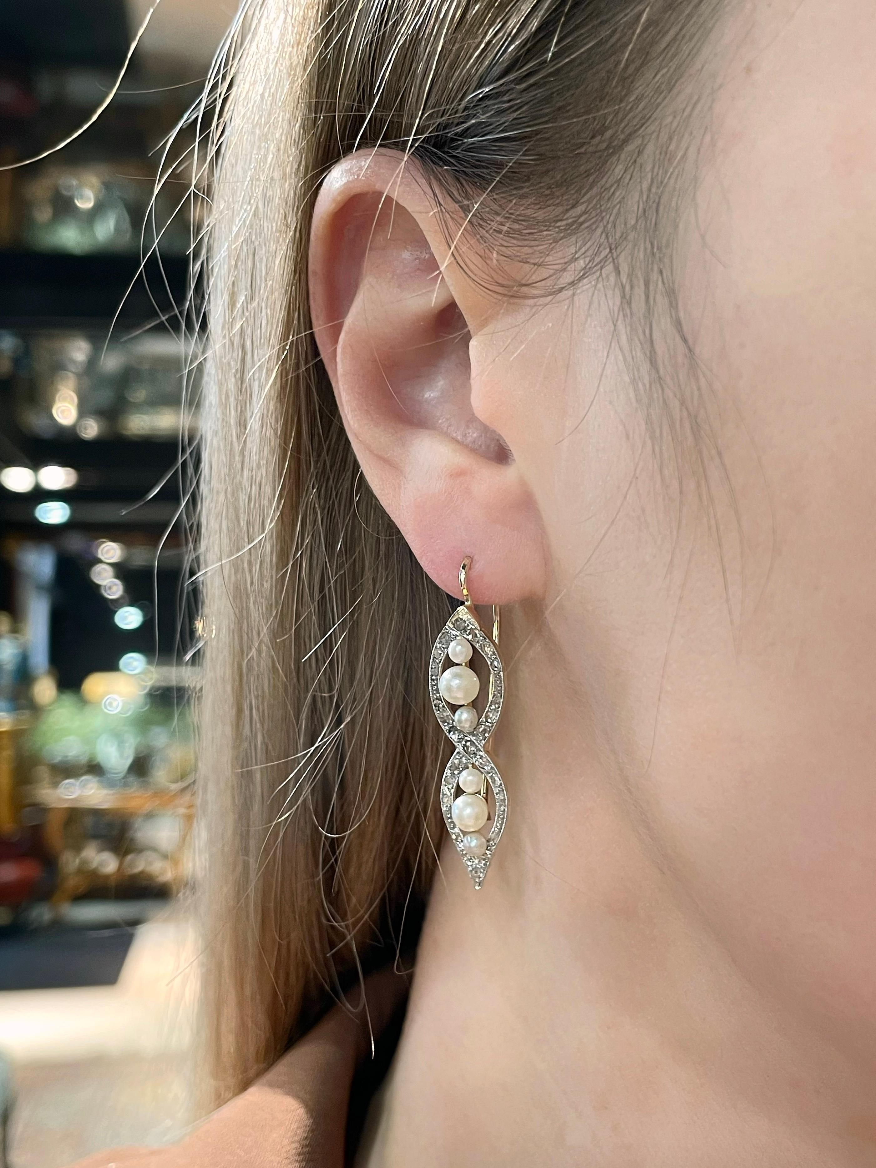 This is a stunning pair of Edwardian dangle earrings crafted in 18K yellow gold. Circa 1910.

The piece features cultured pearls and rose cut diamonds. 

Weight: 6.67g
Length: 4cm 

IMPORTANT: As a buyer, you are fully responsible for the customs