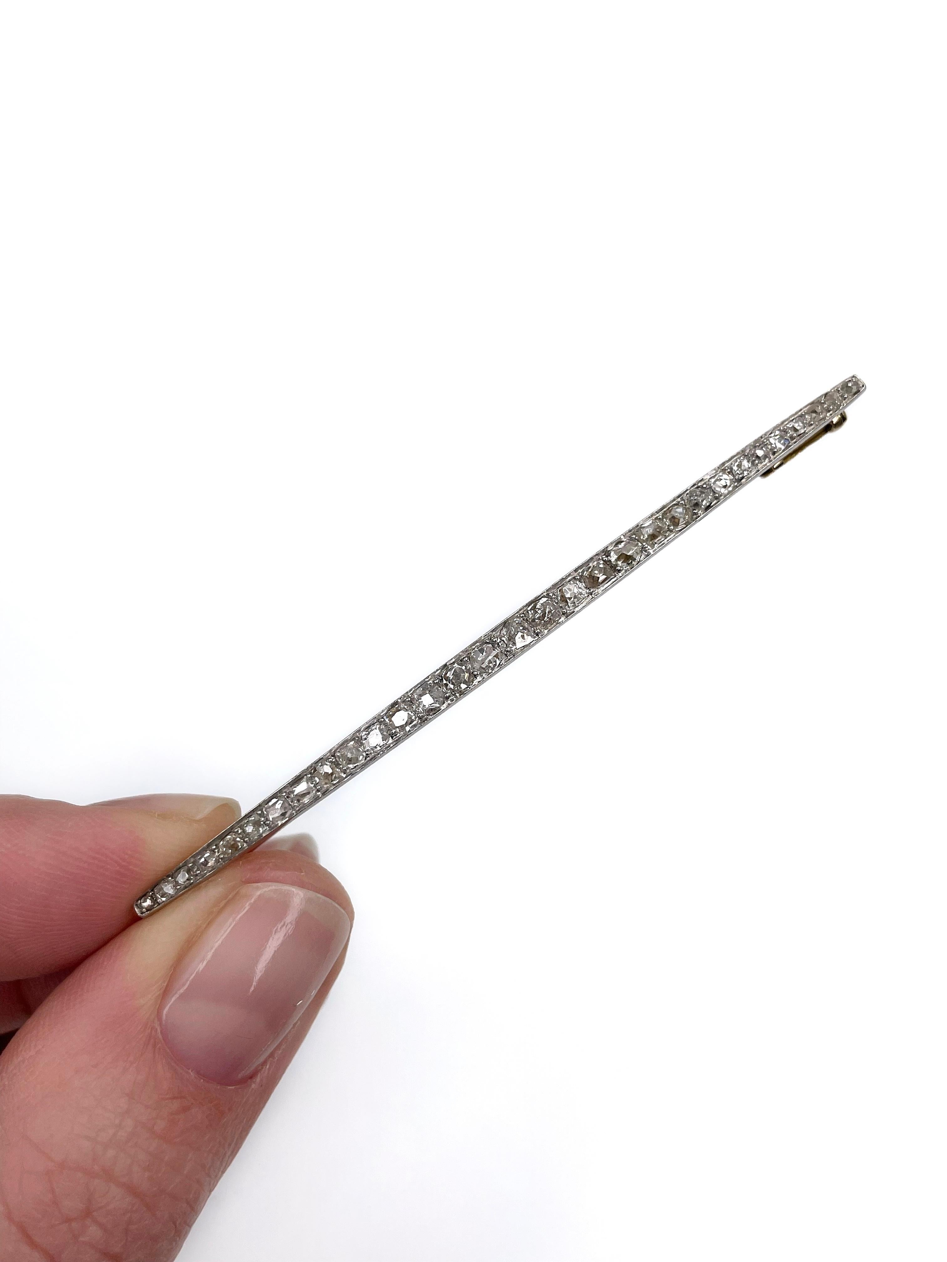 This is an Edwardian bar brooch crafted in 18K white gold and adorned with 900 hallmark platinum. Circa 1910. The piece features 31 old cut diamonds: RW-STW, VS-P1.

Weight: 4.72g
Length: 7cm
Width: 0.3cm

———

If you have any questions, please feel