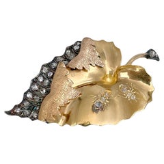 Colgante Edwardian 18 Karat Gold Rose Cut Diamond Leaf Ant Brooch