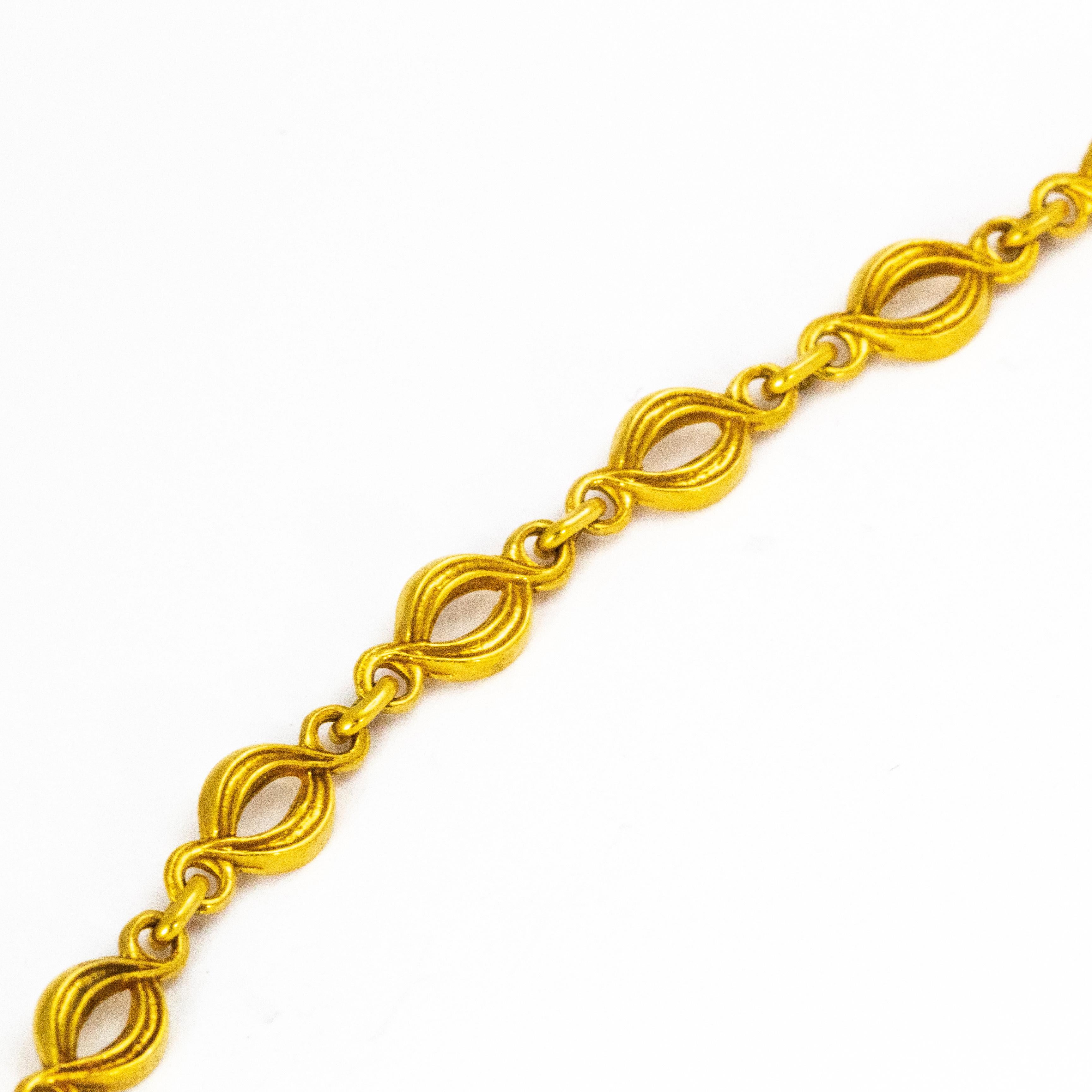 An elegant Edwardian 18 karat yellow gold fancy link chain necklace. 

Length: 50 cm