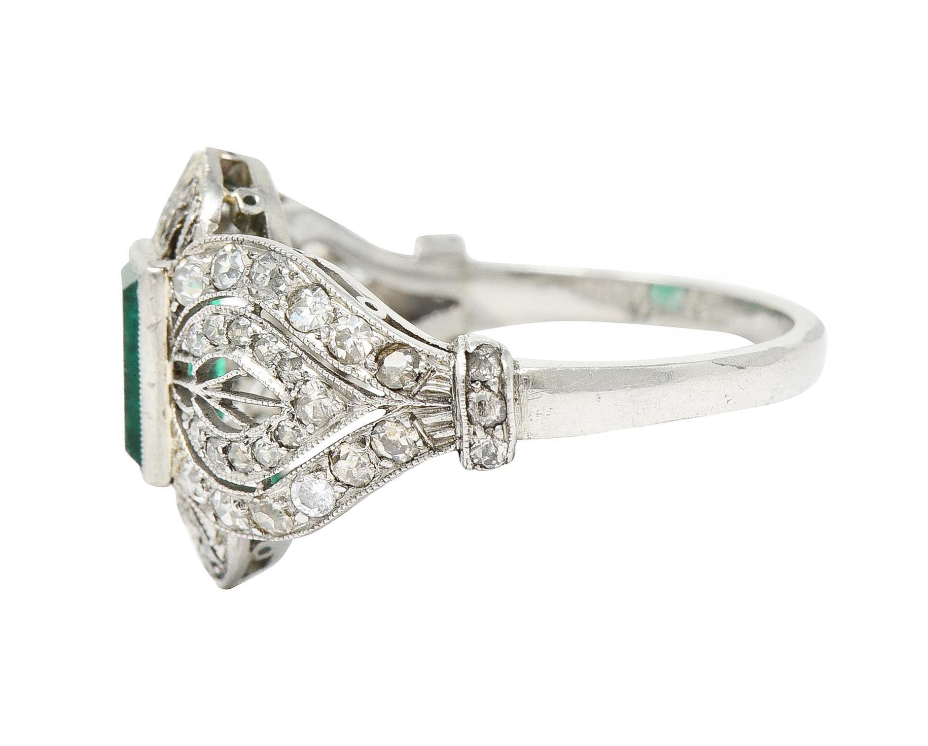 Women's or Men's Edwardian 1.80 Carats Emerald Diamond Platinum Dinner Ring