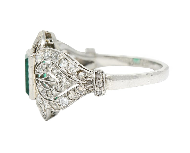 Edwardian 1.80 Carats Emerald Diamond Platinum Dinner Ring For Sale 1