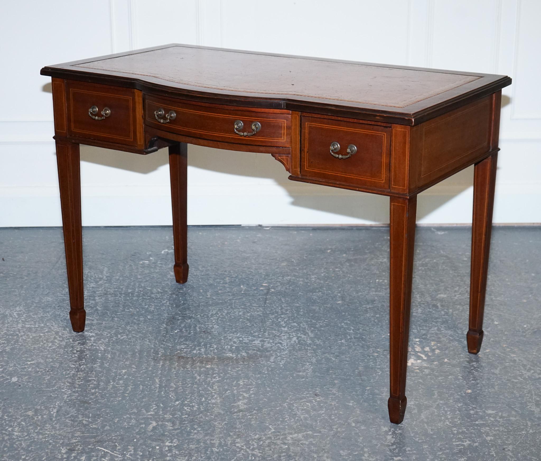British Edwardian 1880s Stamped Maple & Co Brown Leather Sheraton Writing Desk Table For Sale