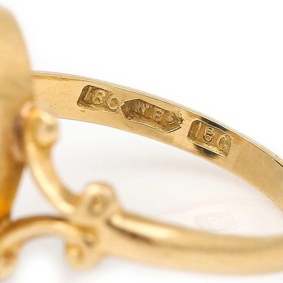 Women's or Men's Edwardian 18ct Gold Artemis Wedgwood Jasperware Ring, Circa 1905
