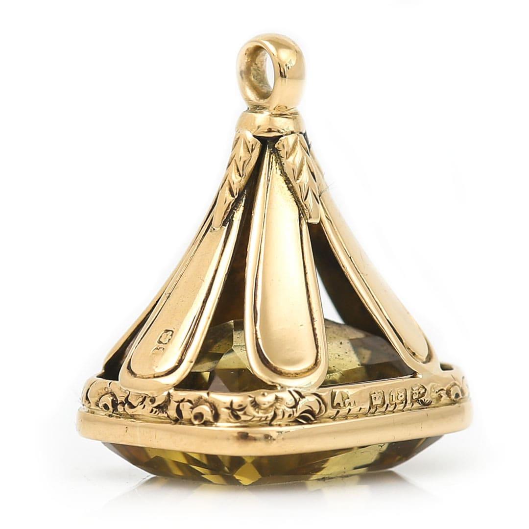 Un impressionnant sceau-bouton en or jaune 18ct de l'époque édouardienne, serti de citrines, datant de 1902. Le propriétaire initial a décidé de laisser la base vierge, ce qui laisse au nouveau propriétaire la possibilité de faire graver un