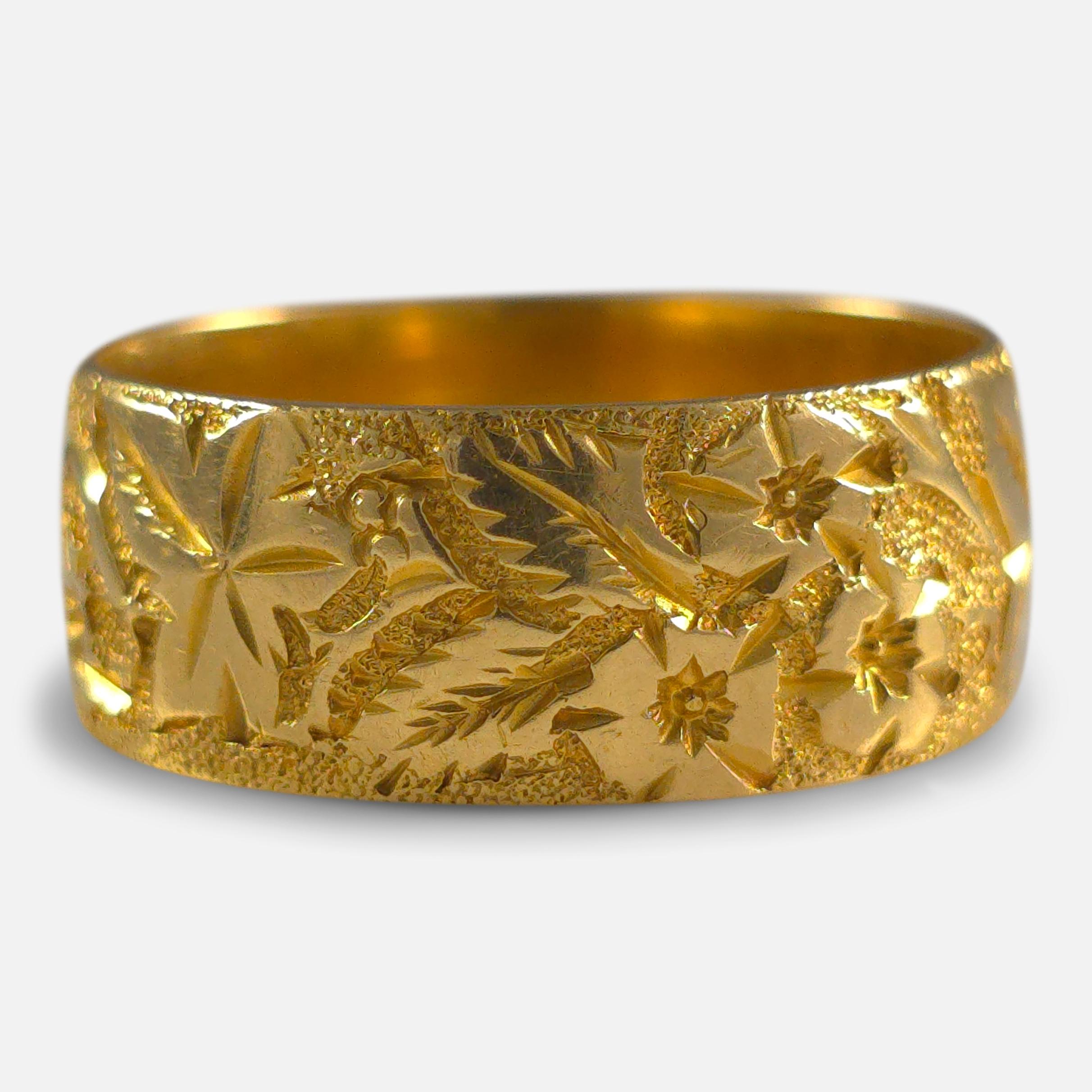 Edwardian 18ct Gold Engraved Keeper Ring In Good Condition In Glasgow, GB