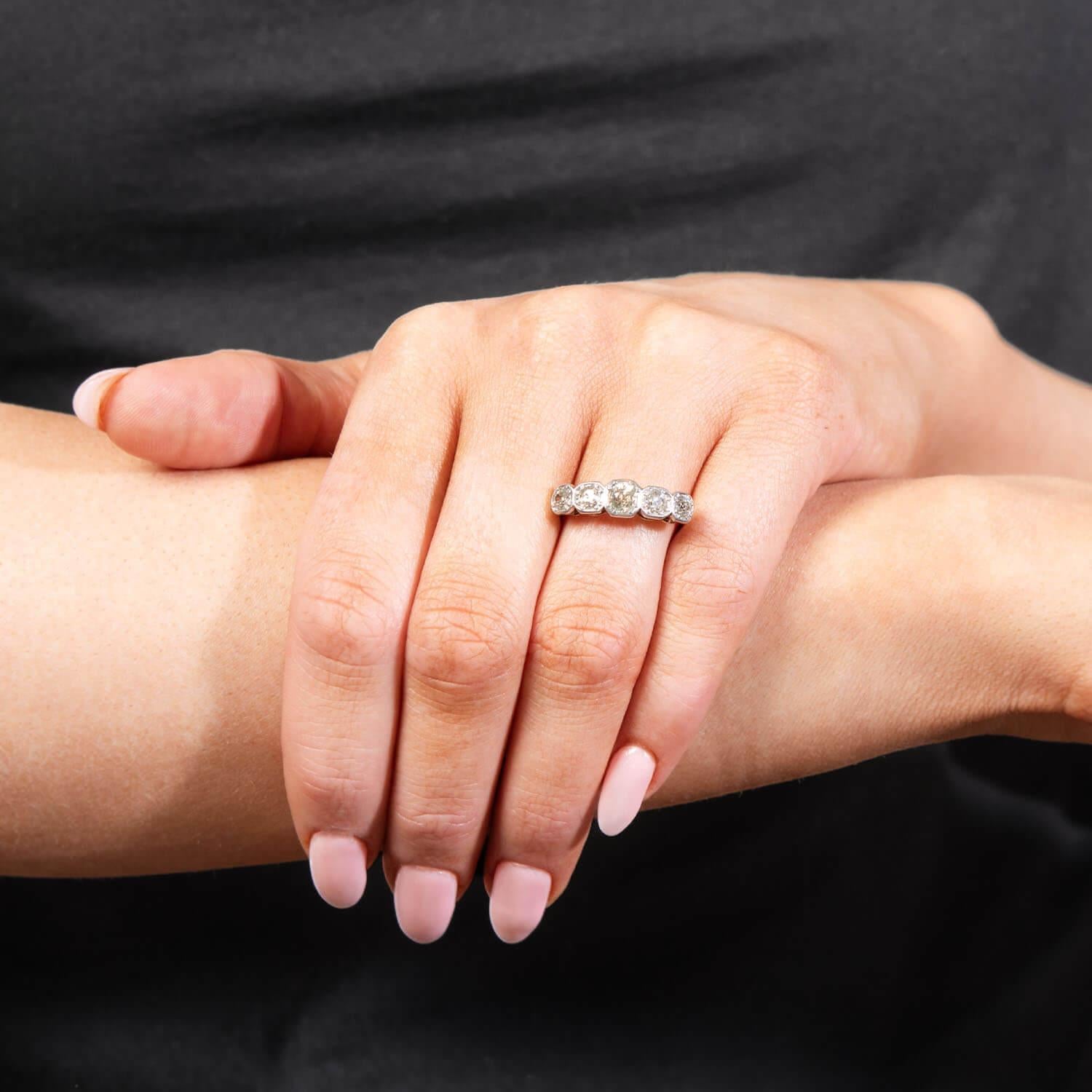 De las mujeres Edwardian 18k and Platinum 5 Stone Engagement Ring en venta