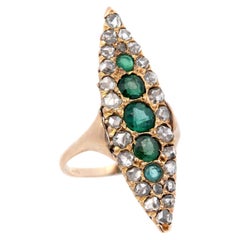Navette-Ring aus 18 Karat Diamant und Smaragd im edwardianischen Stil
