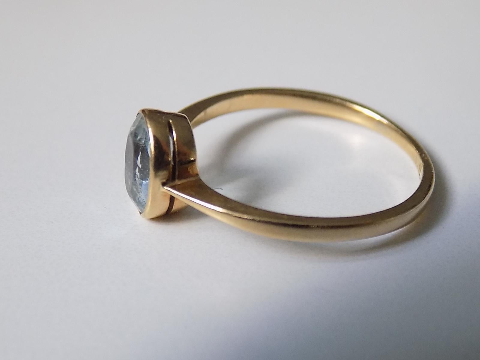 Women's Edwardian 18 Karat Gold and Aquamarine Solitaire Ring