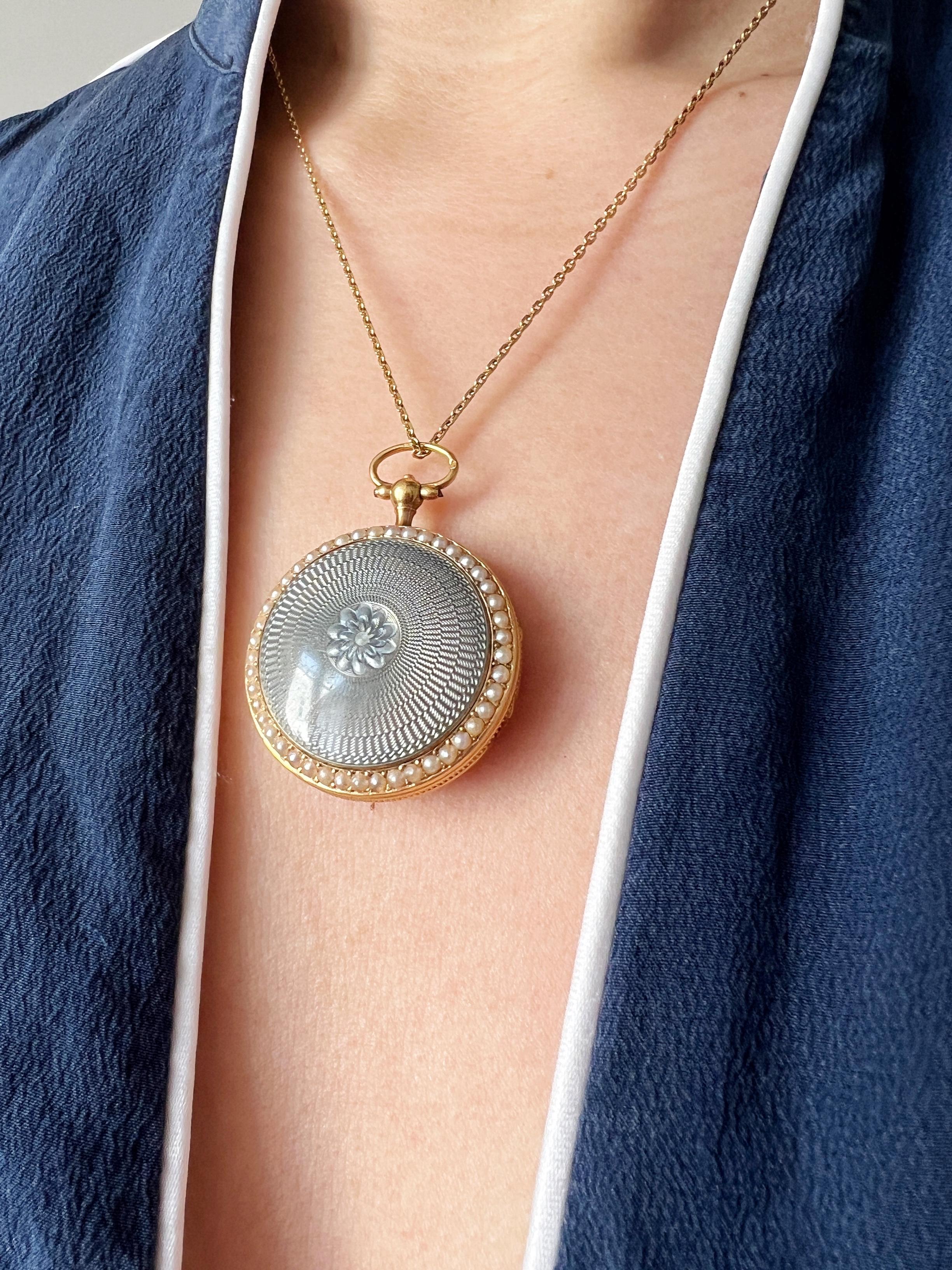 Édouardien Pendentif de montre de poche Edouardien en or 18k émaillé avec perles