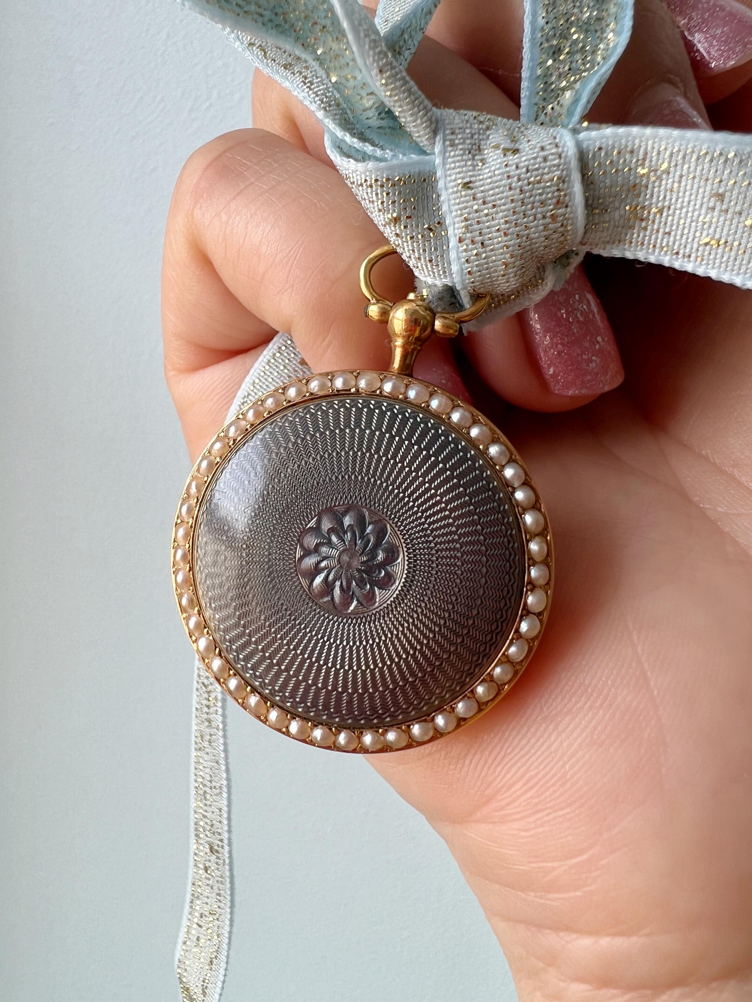 Perle Pendentif de montre de poche Edouardien en or 18k émaillé avec perles
