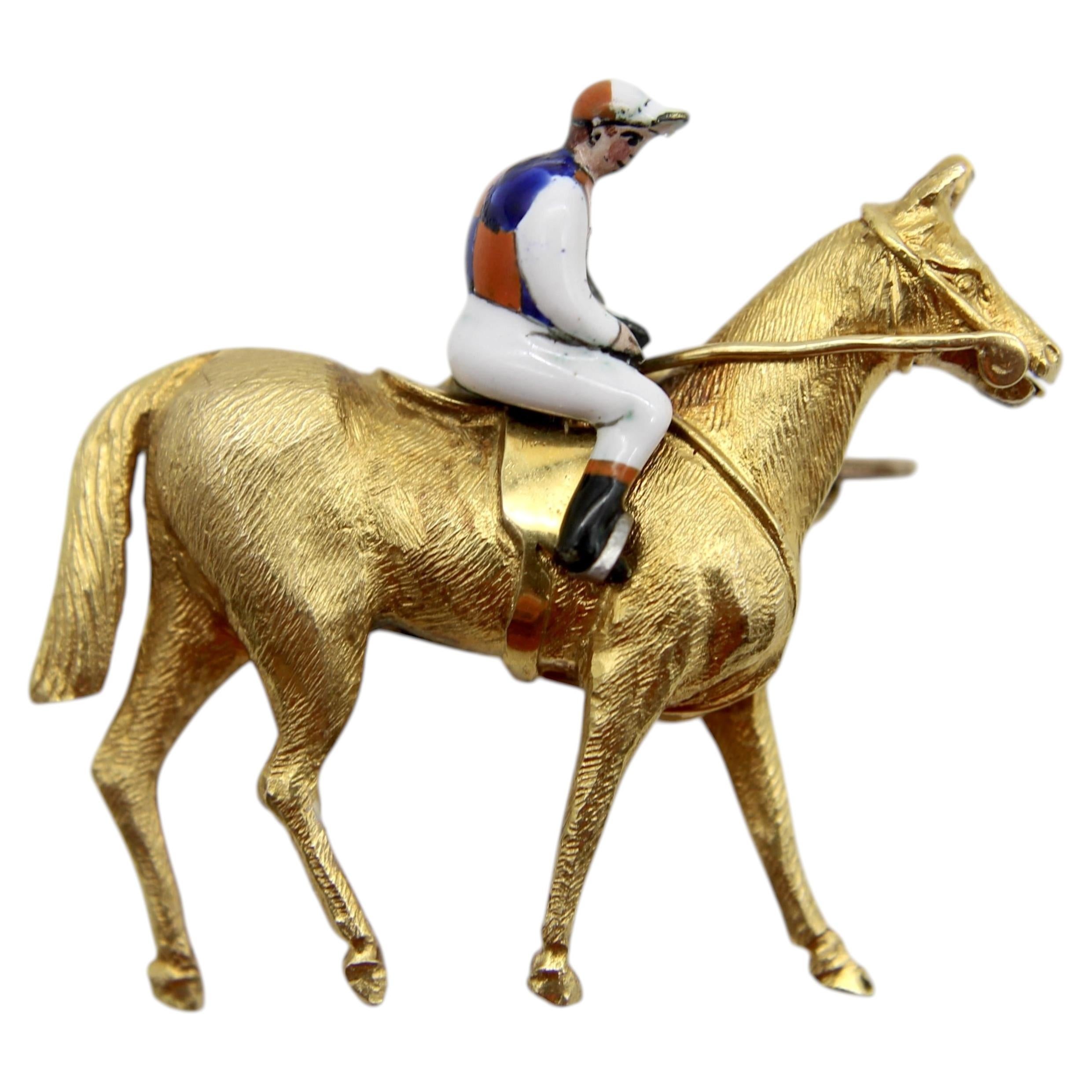 Broche édouardienne en or 18k émaillée d'un jockey équestre et d'un cheval