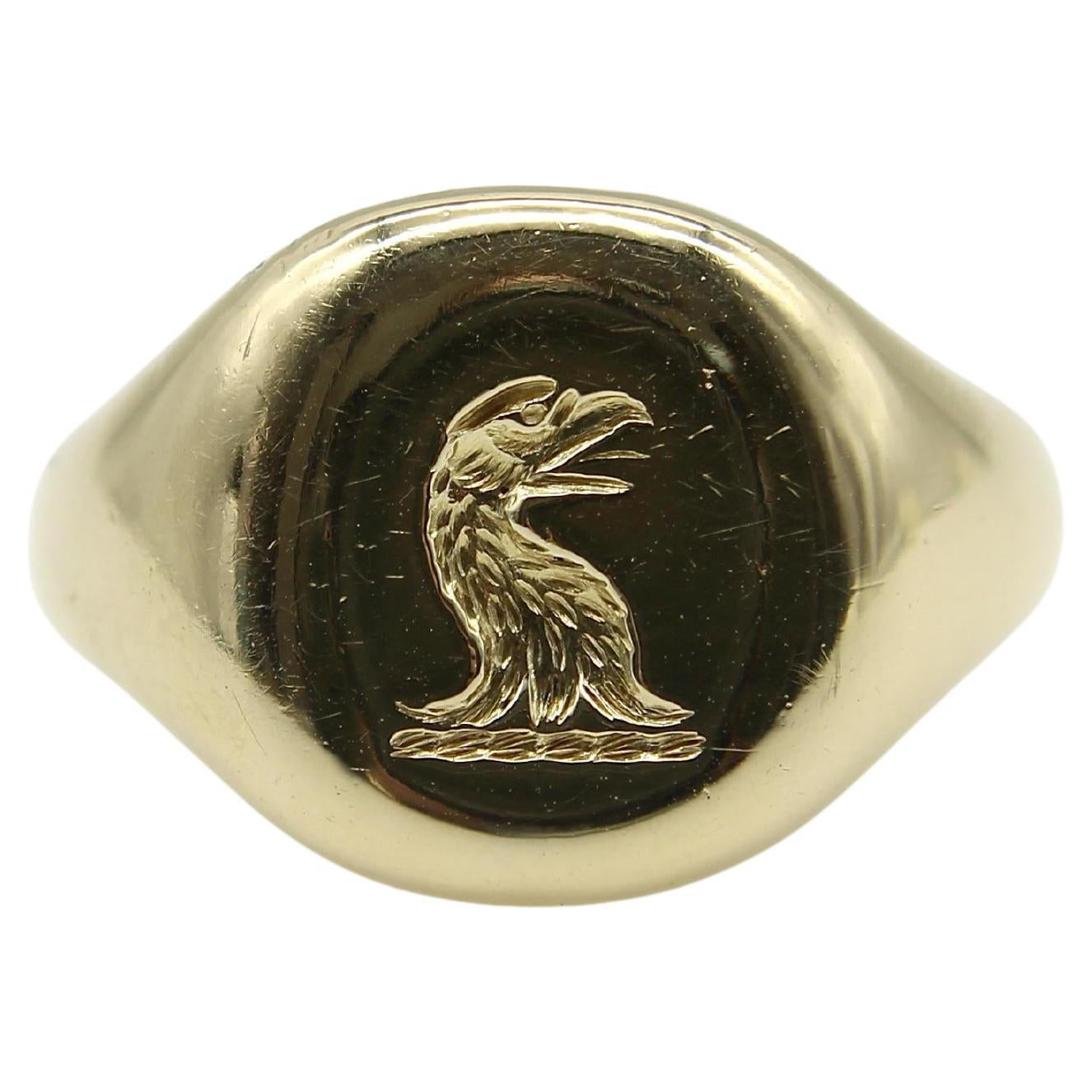 Anello con sigillo edvardo, in oro 18 carati, con aquila incisa in intaglio, opera di orafi e argentieri