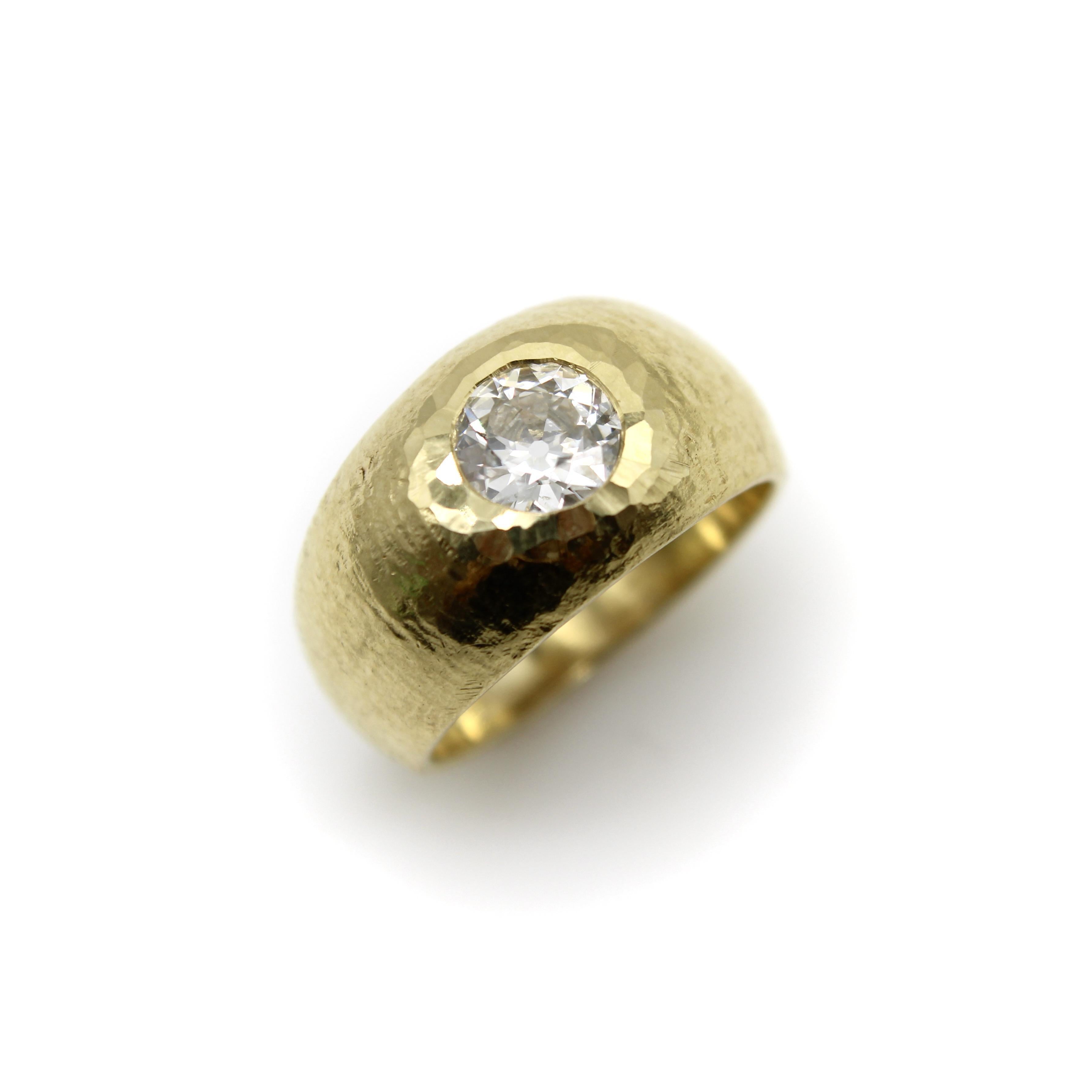 Edwardian 18K Gold Hand-gehämmert Rubover Einstellung Old European Cut Diamond Ring (Alteuropäischer Schliff) im Angebot