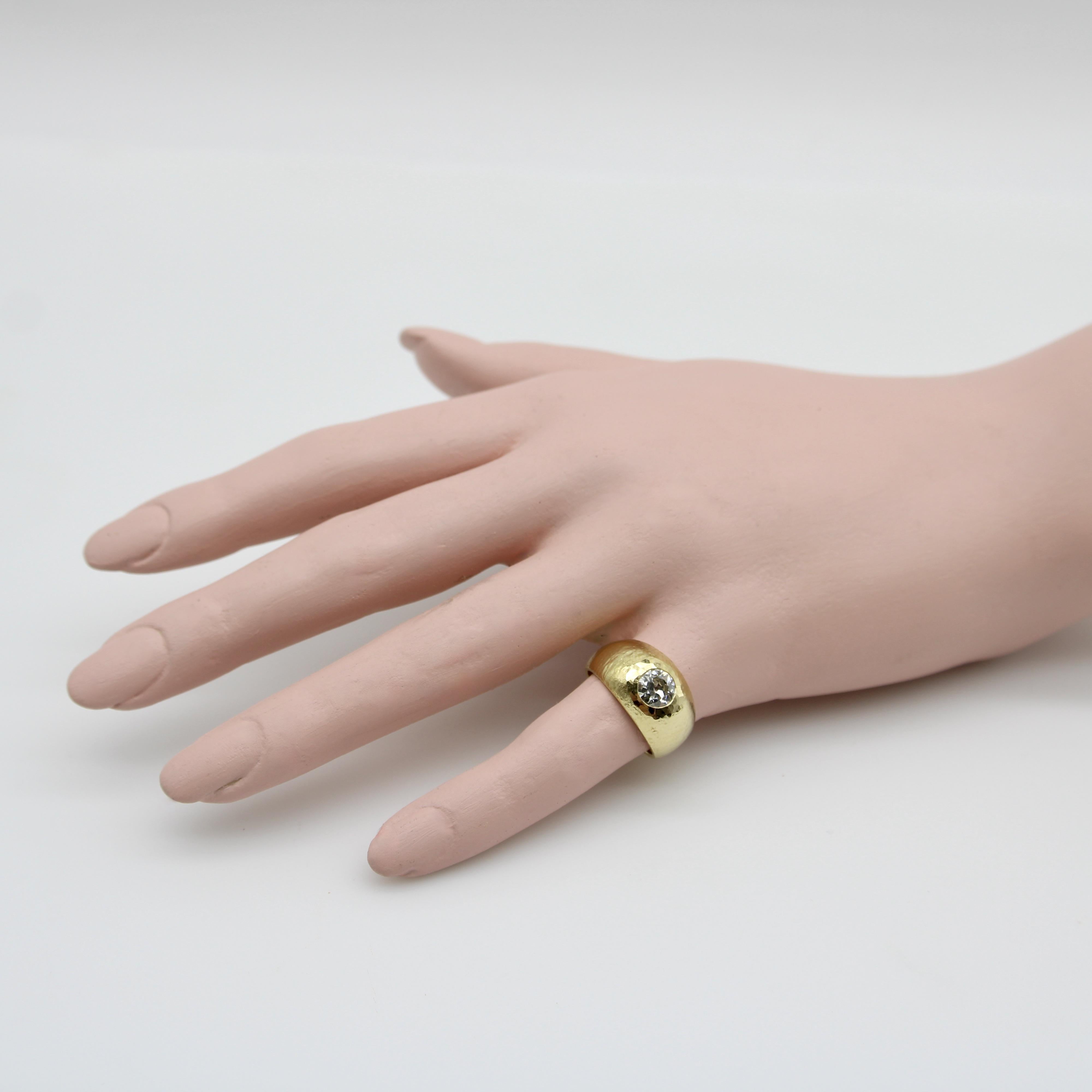 Edwardian 18K Gold Hand-gehämmert Rubover Einstellung Old European Cut Diamond Ring im Angebot 3