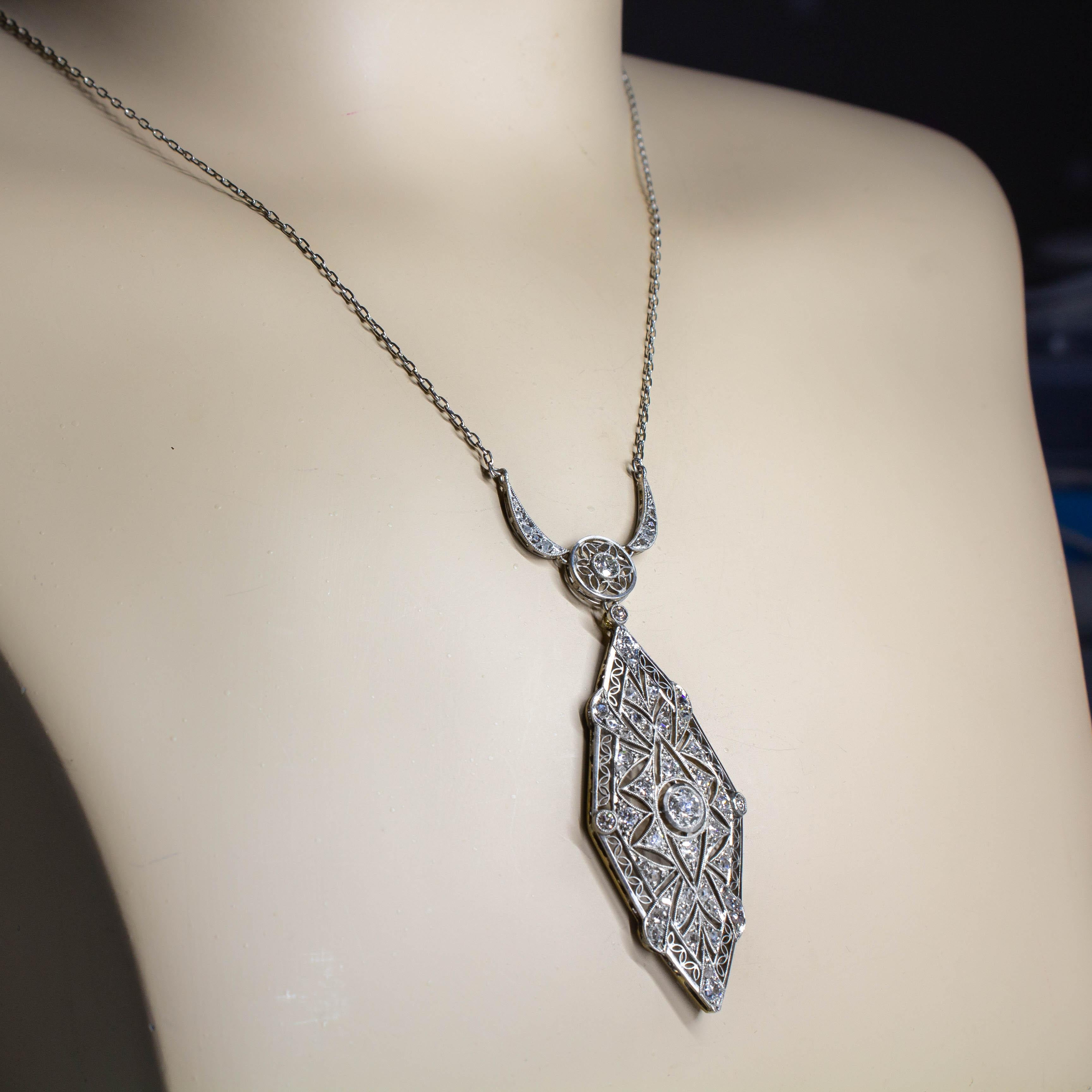 Edwardian 18 Karat Gold and Platinum Diamonds Pendant For Sale 4