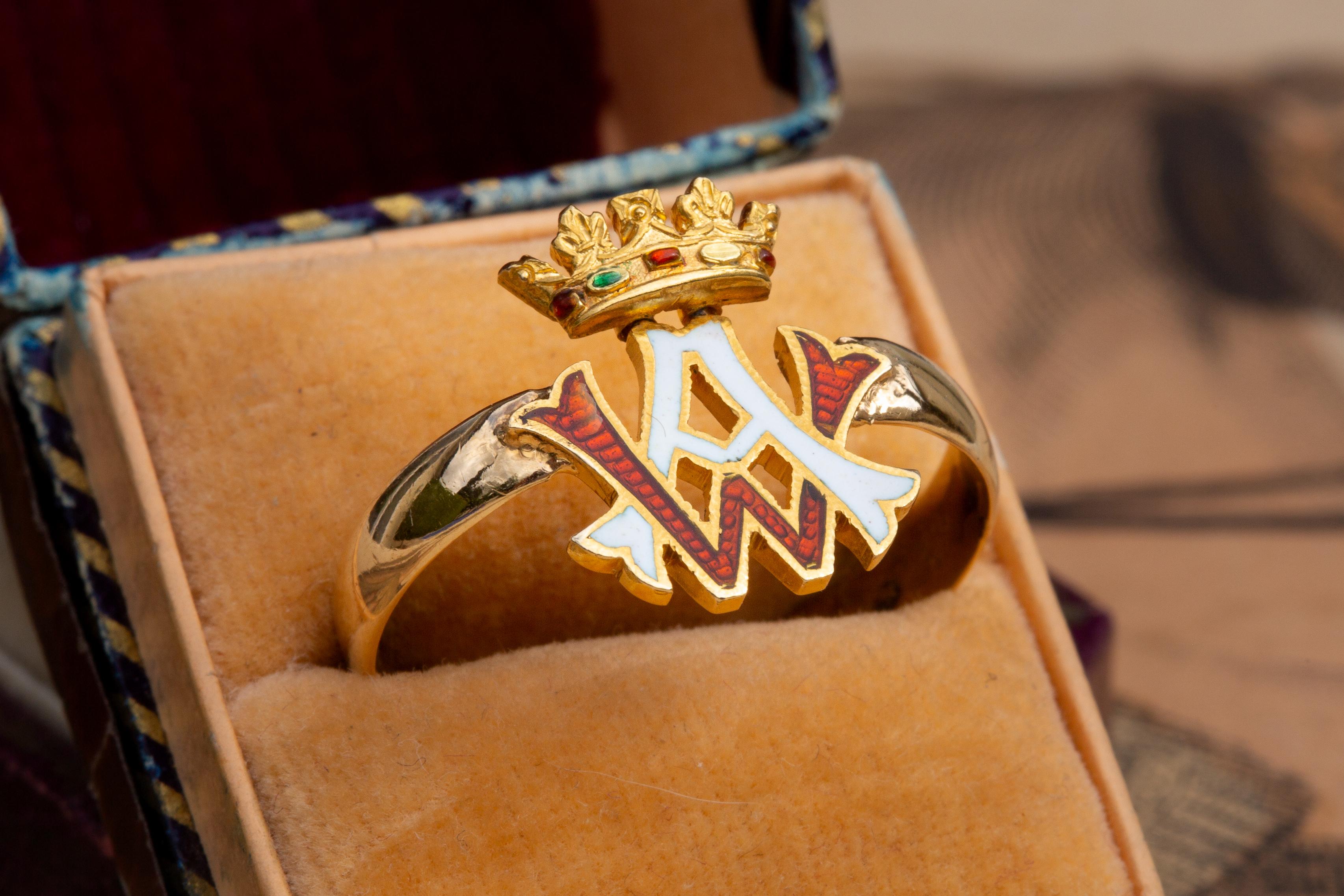 A beautifully enamelled Royal monogram ‘cypher’ presentation ring of Prince Arthur William, Duke of Connaught and Strathern. It was made around 1905 and crafted in 18K gold. It would have started life as a royal presentation lapel pin and has since