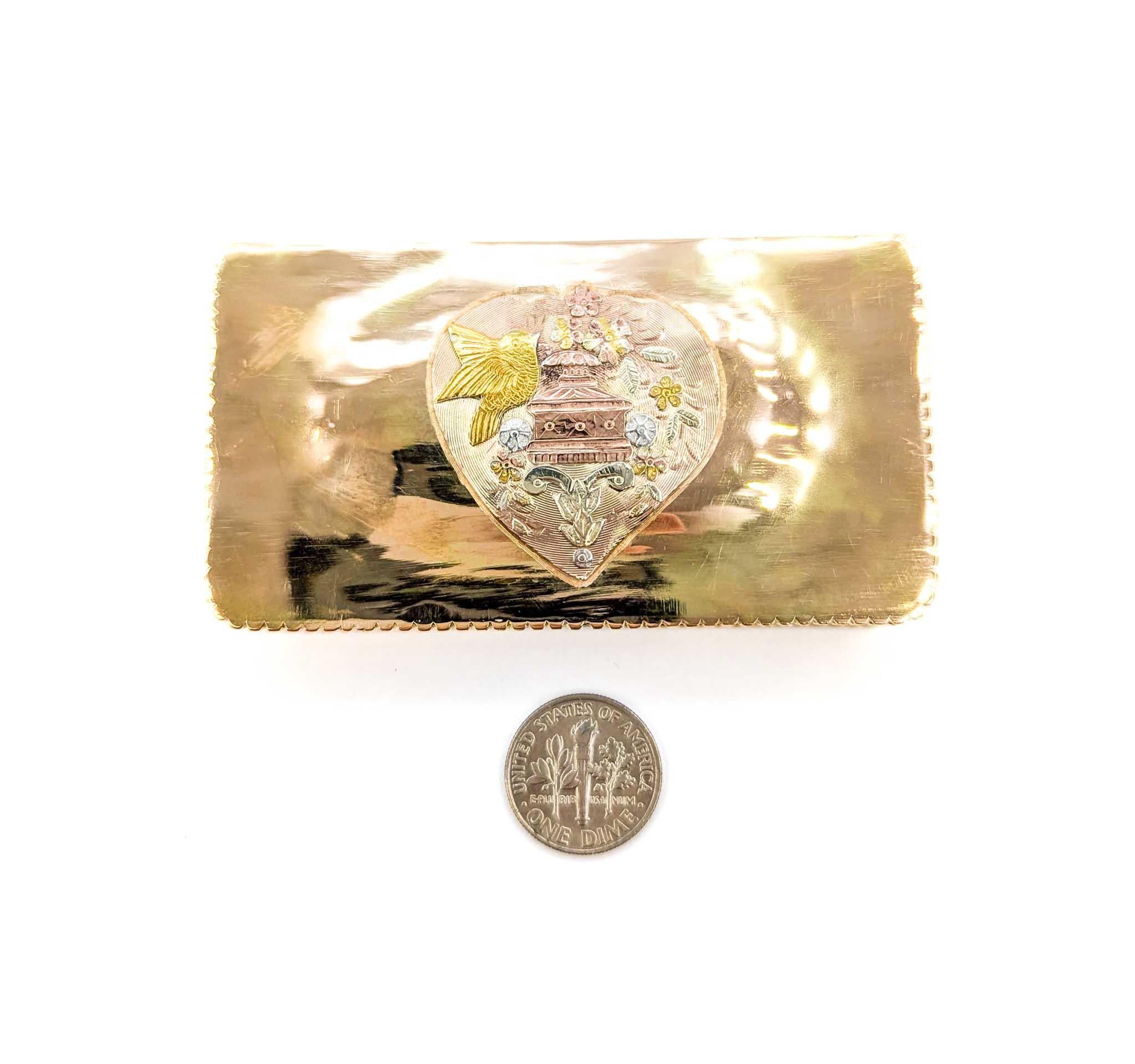 Edwardian 18k Gold Snuff Box/Pill Box with Heart Motif and Birds In Excellent Condition For Sale In Bloomington, MN