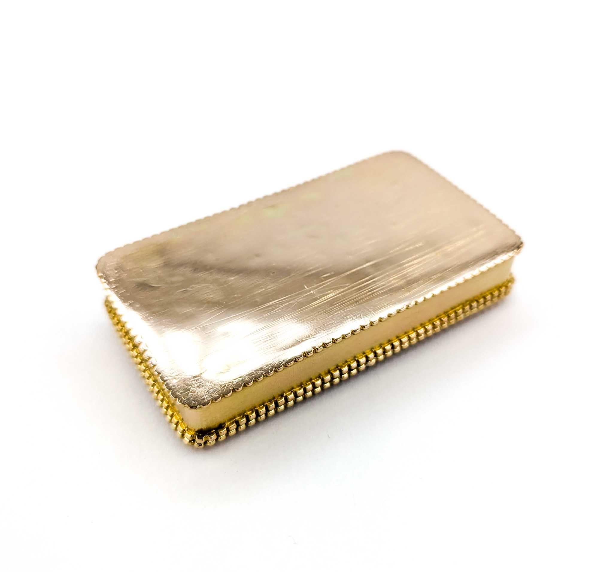 Edwardian 18k Gold Snuff Box/Pill Box with Heart Motif and Birds For Sale 2