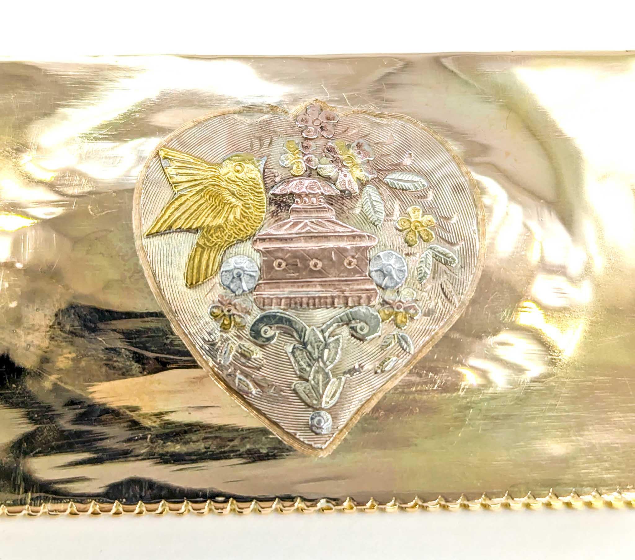 Edwardian 18k Gold Snuff Box/Pill Box with Heart Motif and Birds For Sale 5