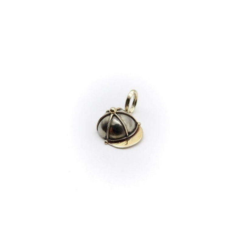 This fantastic 18k gold charm was made in the early 1900s in the popular equestrian-hunting theme. It has great details and an elegant, simple design. The top of the cap is sterling silver and there is 18k gold detail wirework around the rim and top