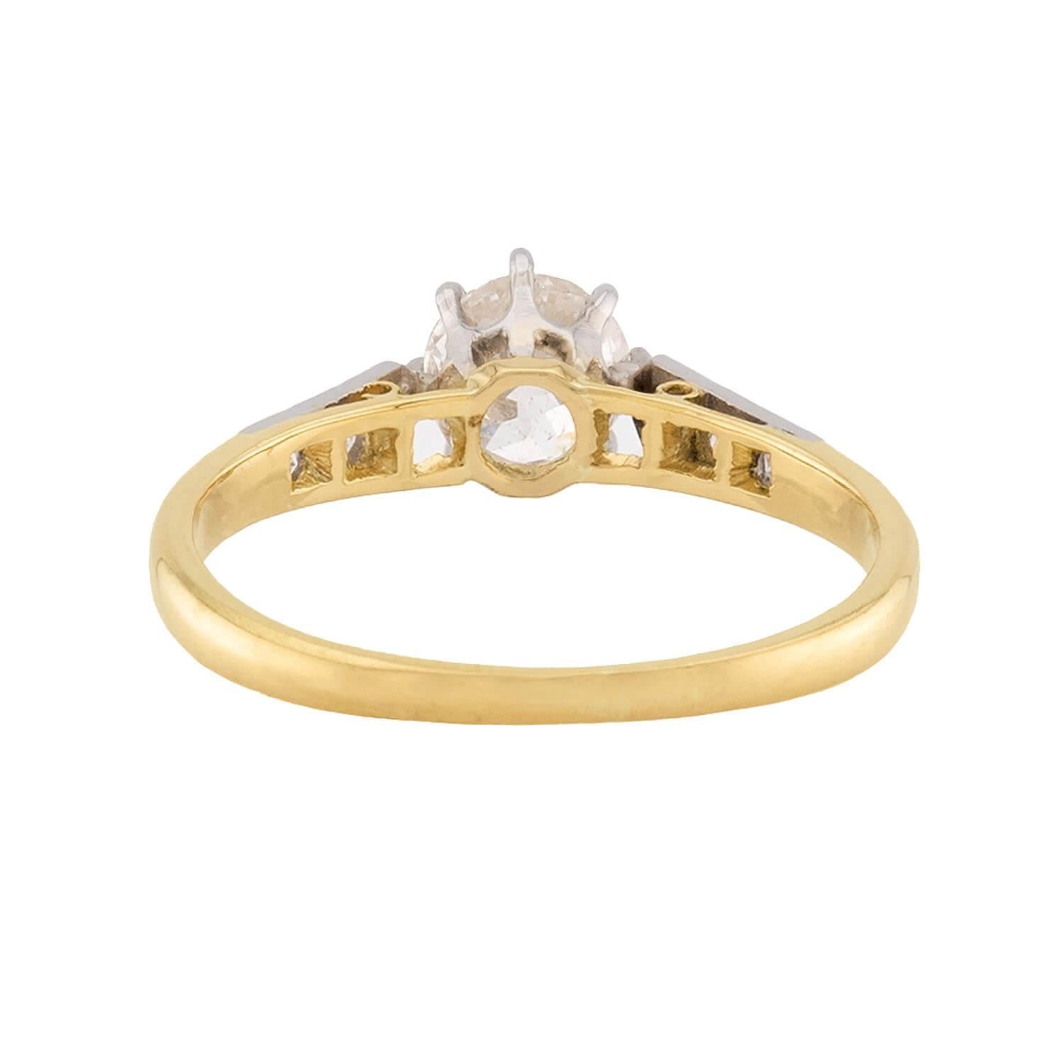 Taille vieille Europe Bague de fiançailles édouardienne en 18k/platine avec diamant .69ct en vente