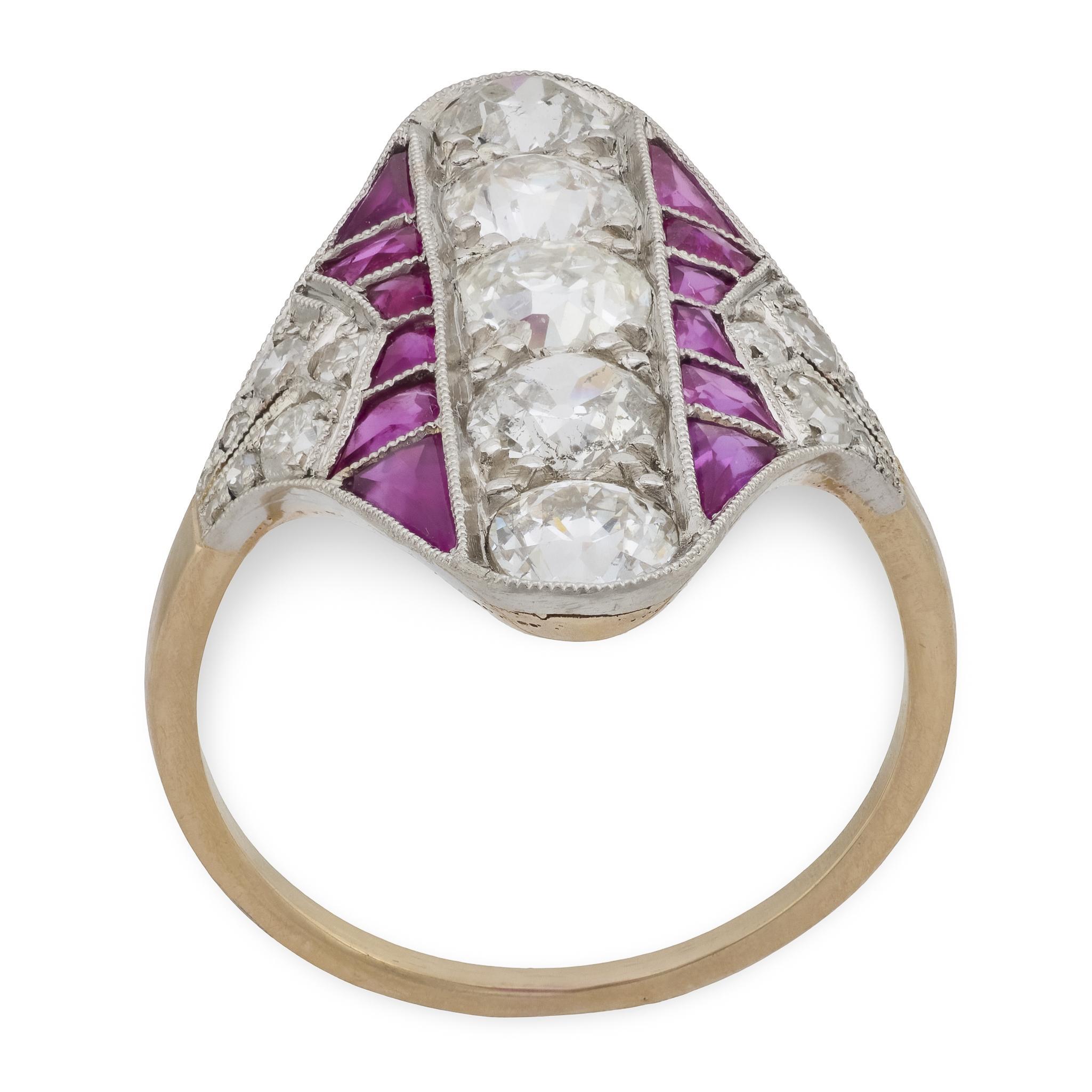 Anillo Eduardiano Navette de Rubíes y Diamantes en Platino de 18k en Bueno estado para la venta en Narberth, PA