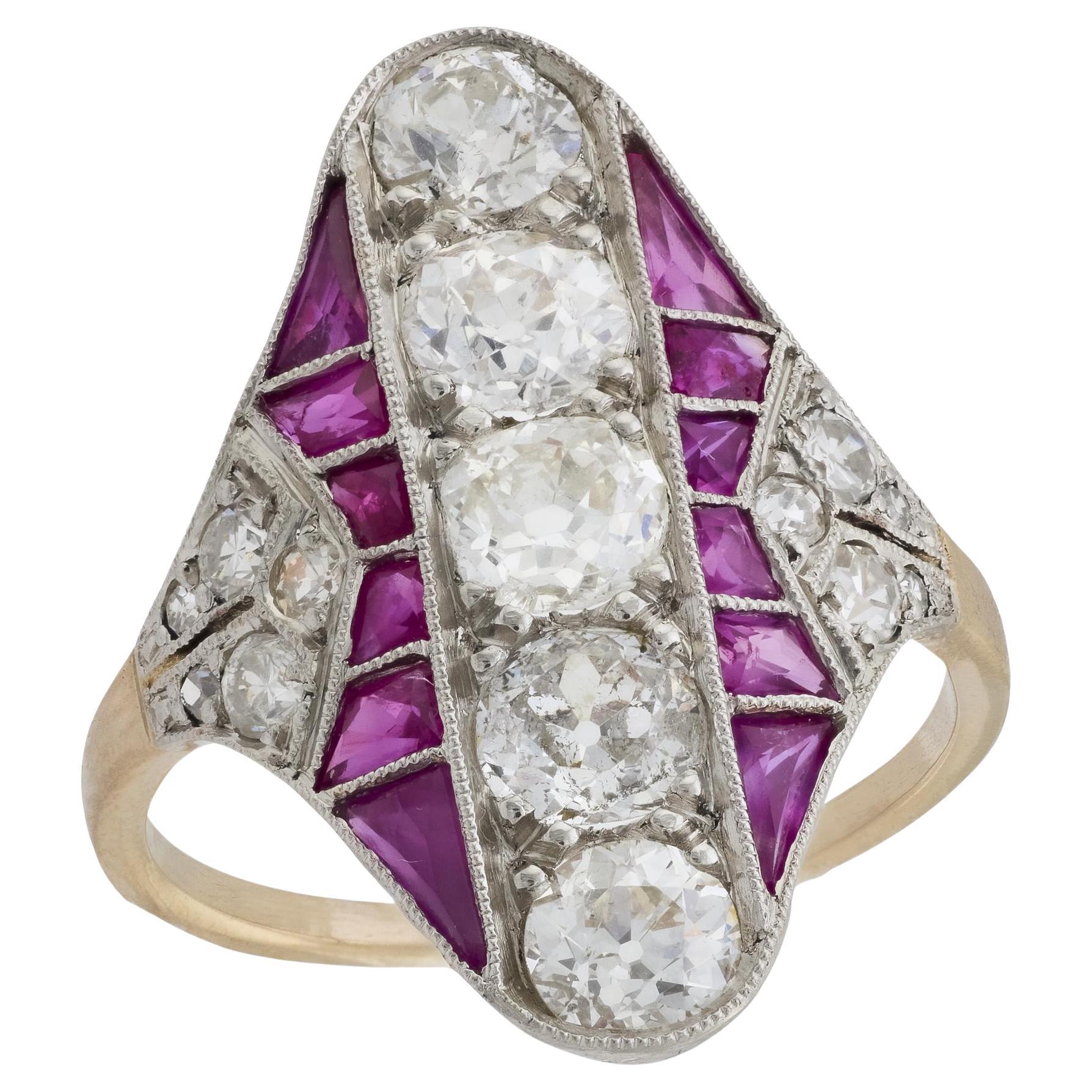 Anillo Eduardiano Navette de Rubíes y Diamantes en Platino de 18k
