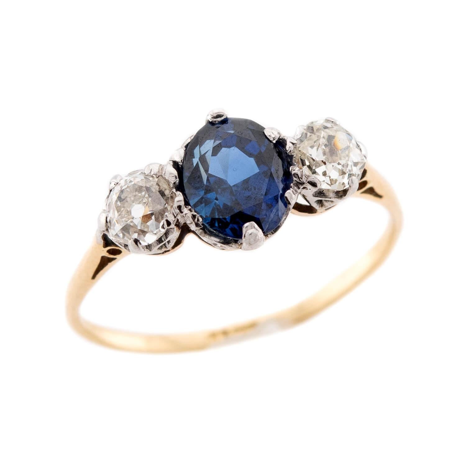 Anillo eduardiano de tres piedras de zafiro y diamantes en 18 quilates/platino