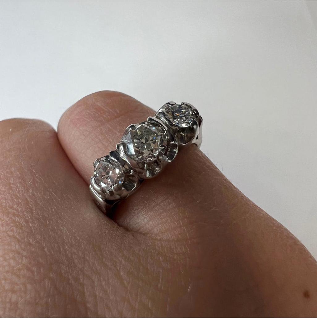Bague édouardienne en or blanc 18 carats avec diamants de 0,35 carat poids total en vente 3