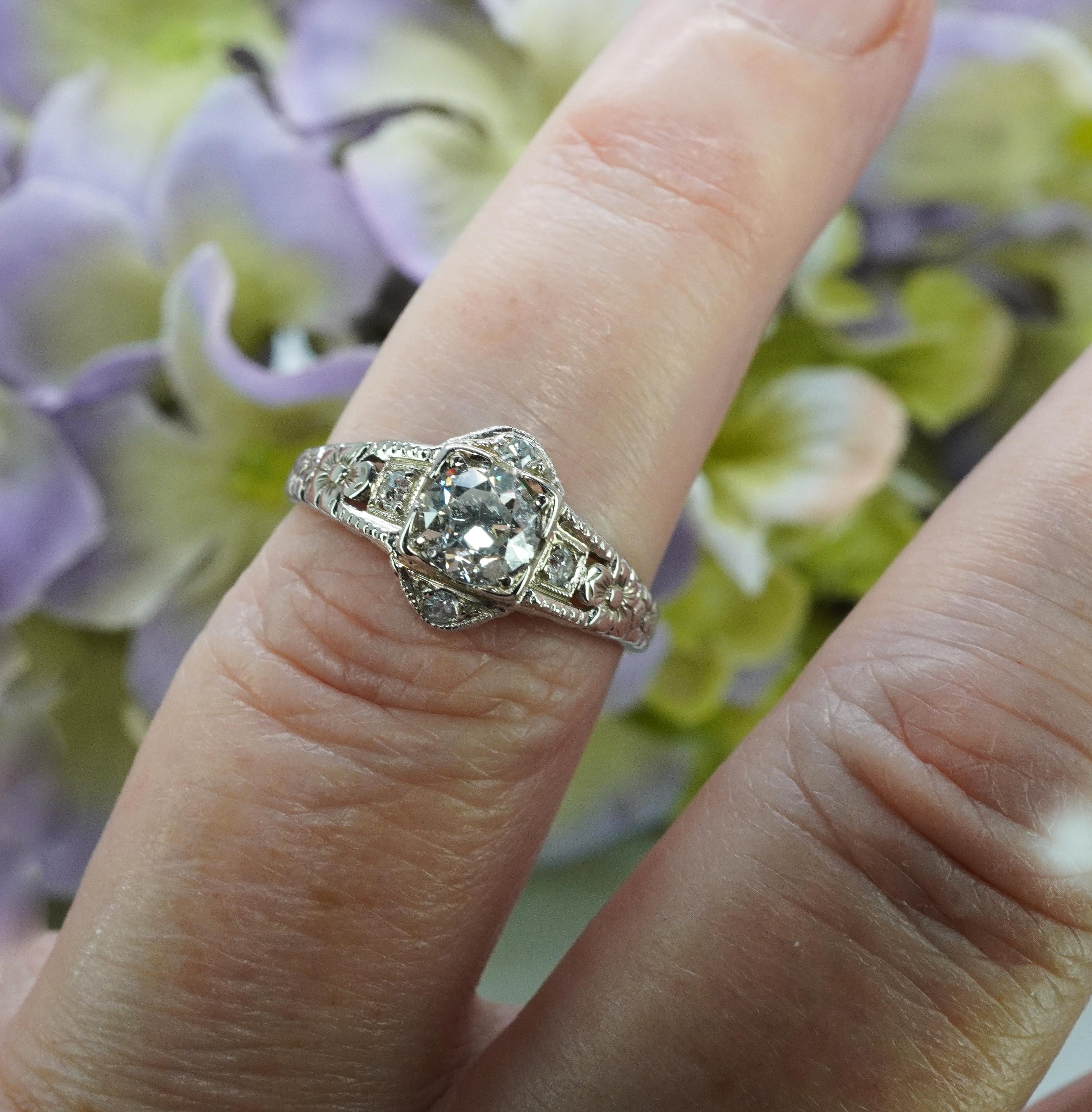 Taglio antico europeo Anello edoardiano in oro bianco 18 carati con diamante antico di proprietà da 0,67 ct. in vendita