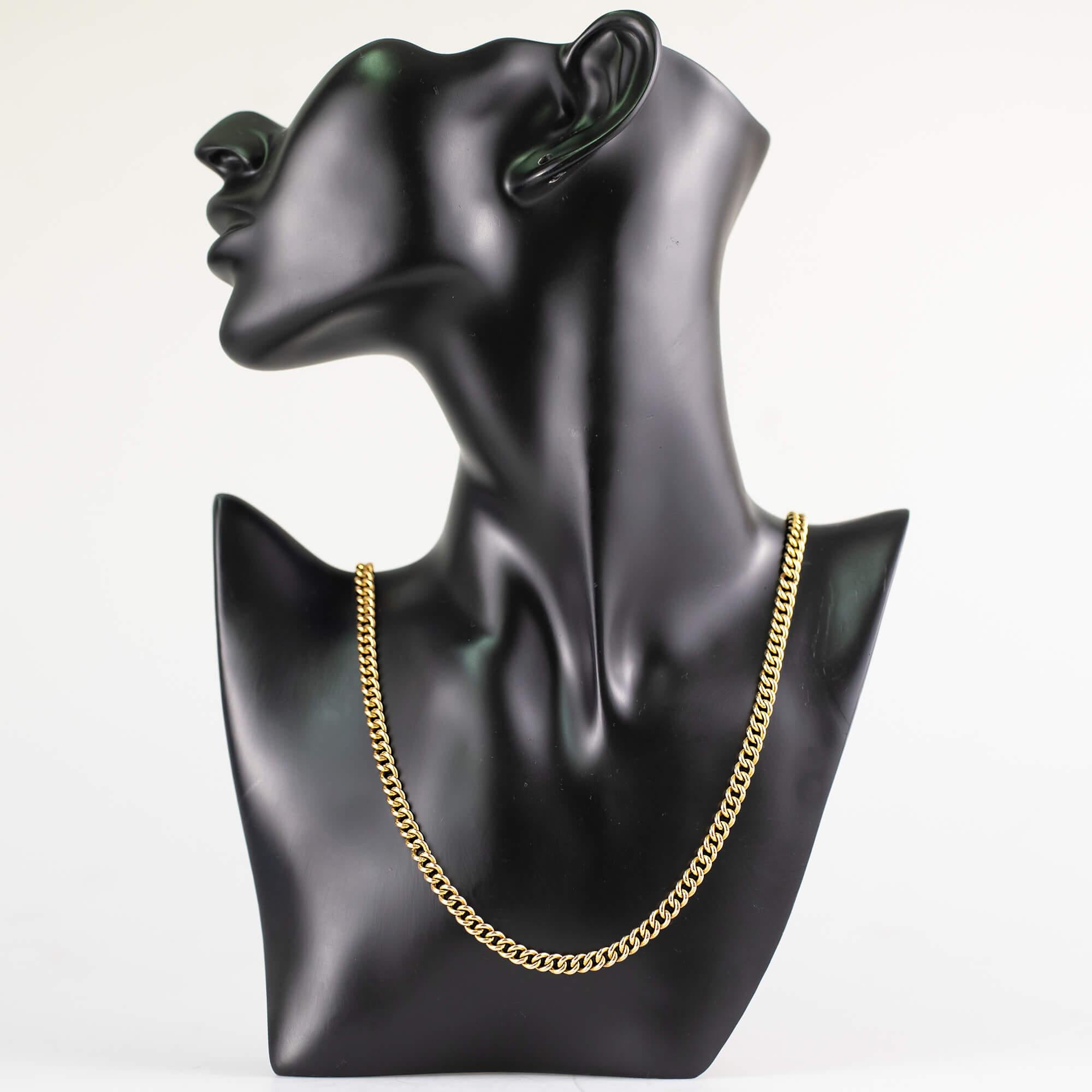 Diese edwardianische Kette besteht aus massiven, handgefertigten Panzergliedern. Die Kette hat in der Mitte einen großen Sprengring, an den ein Gegenstand angehängt werden kann.
Die handwerkliche Qualität dieser Kette ist hervorragend und entspricht