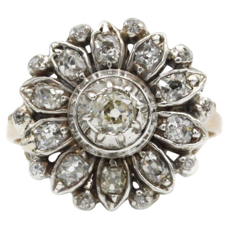 Anillo Edwardian de Oro Amarillo de 18 K con Racimo Floral de Diamantes talla europea antigua