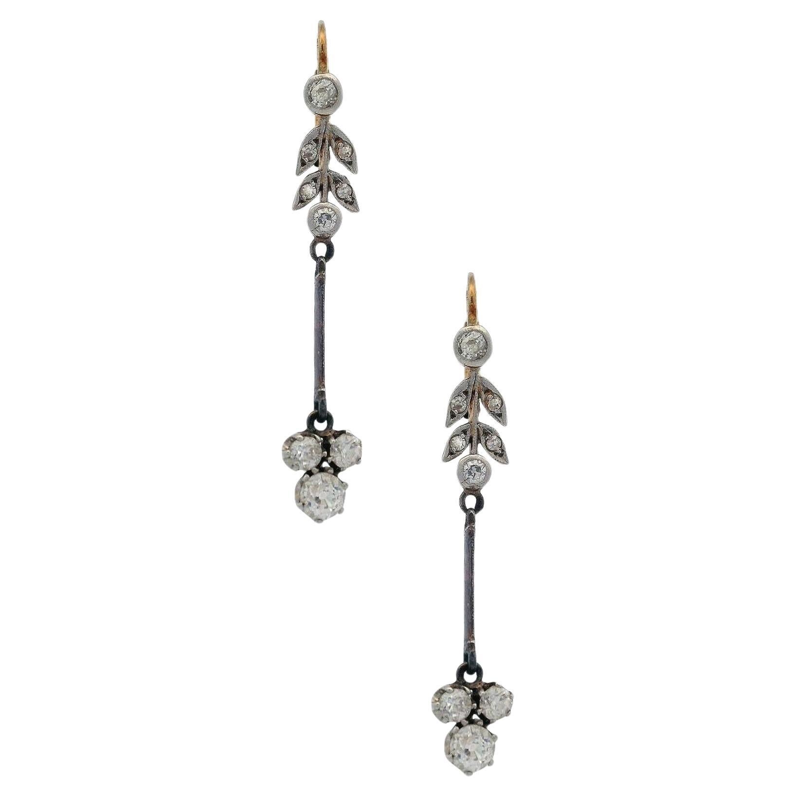 Edwardian 18kt Gold and Platinum hanging Earrings with 1.06 Cts in Diamonds