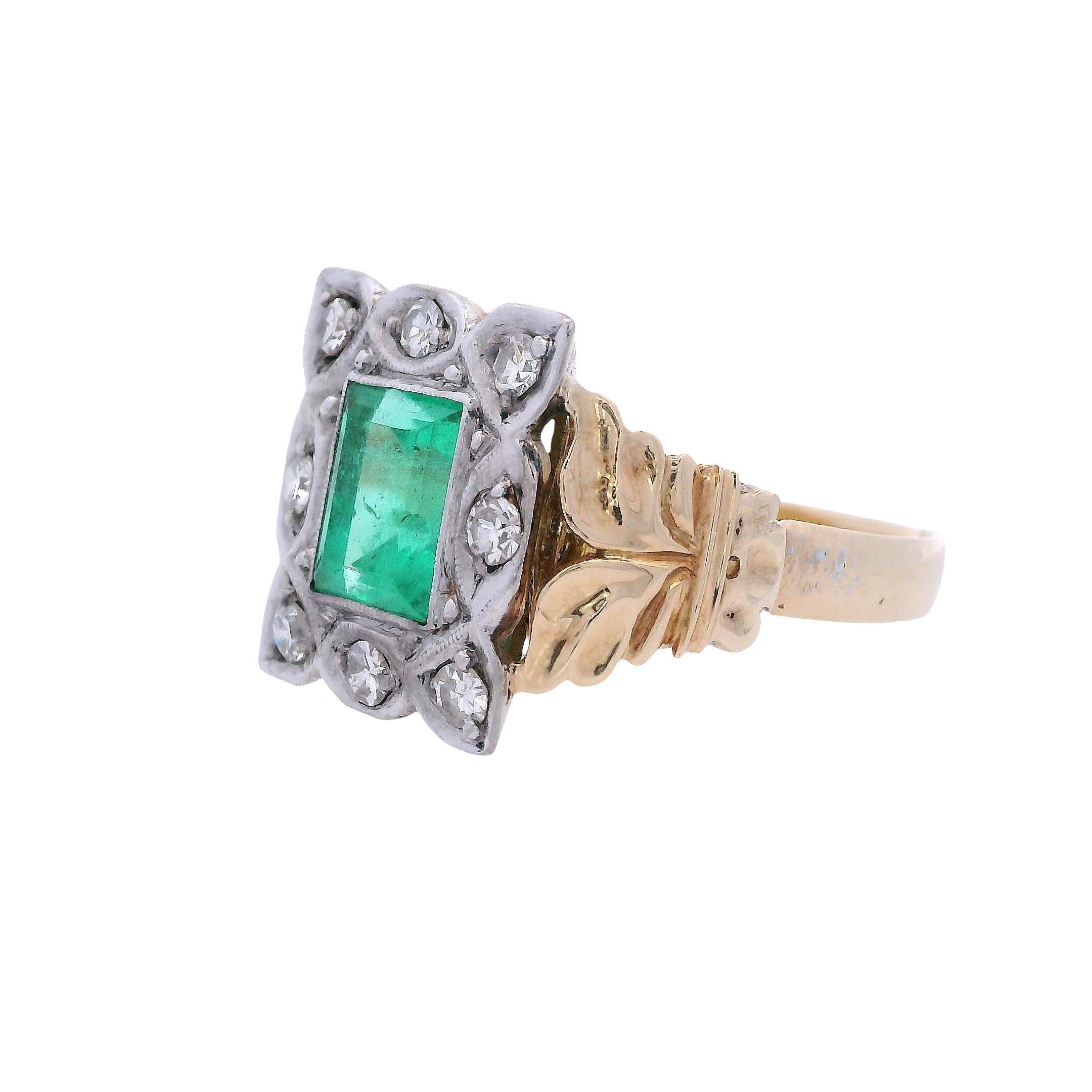 Édouardien Edwardian 18kt Gold and Platinum Ring with Emerald and Diamonds en vente