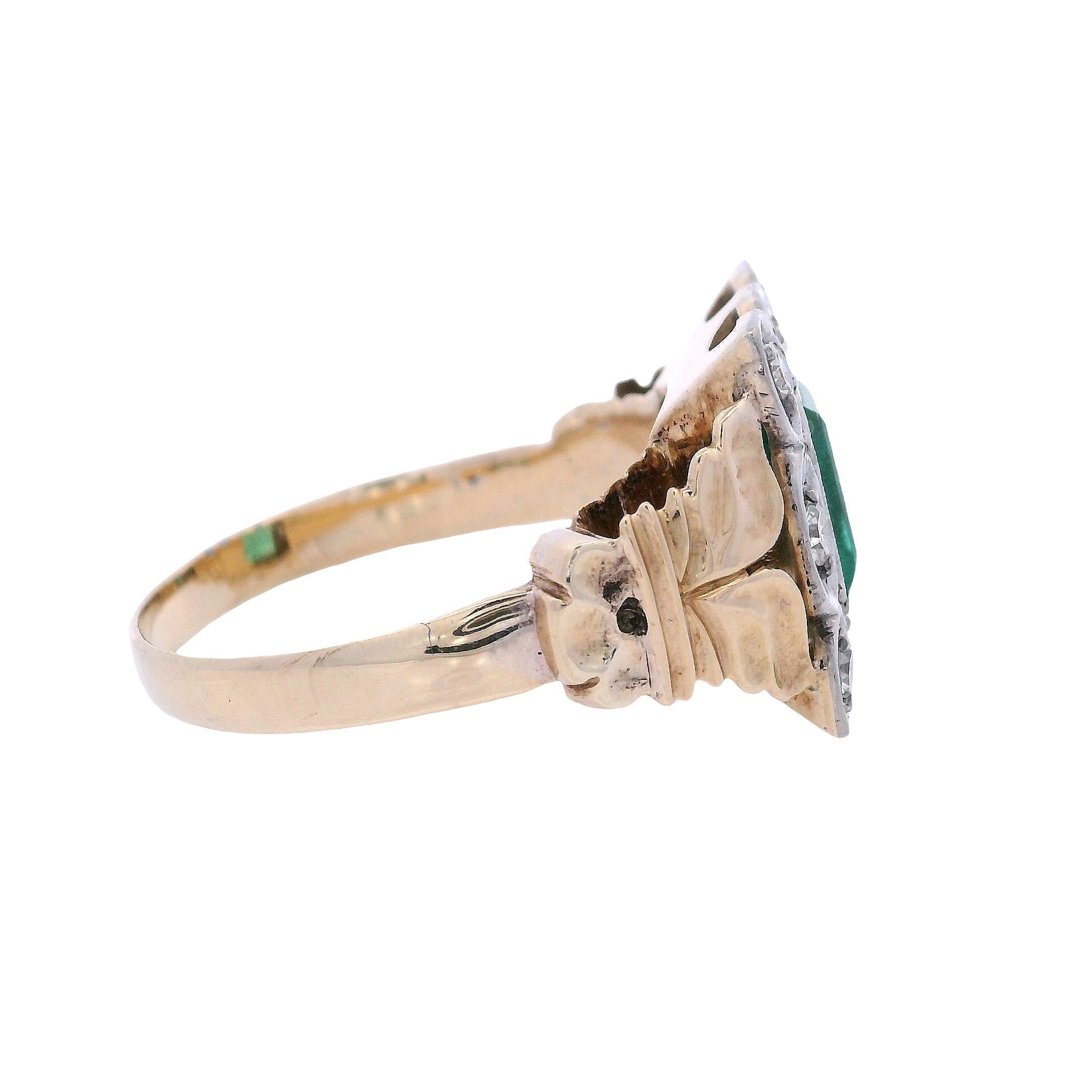 Taille émeraude Edwardian 18kt Gold and Platinum Ring with Emerald and Diamonds en vente