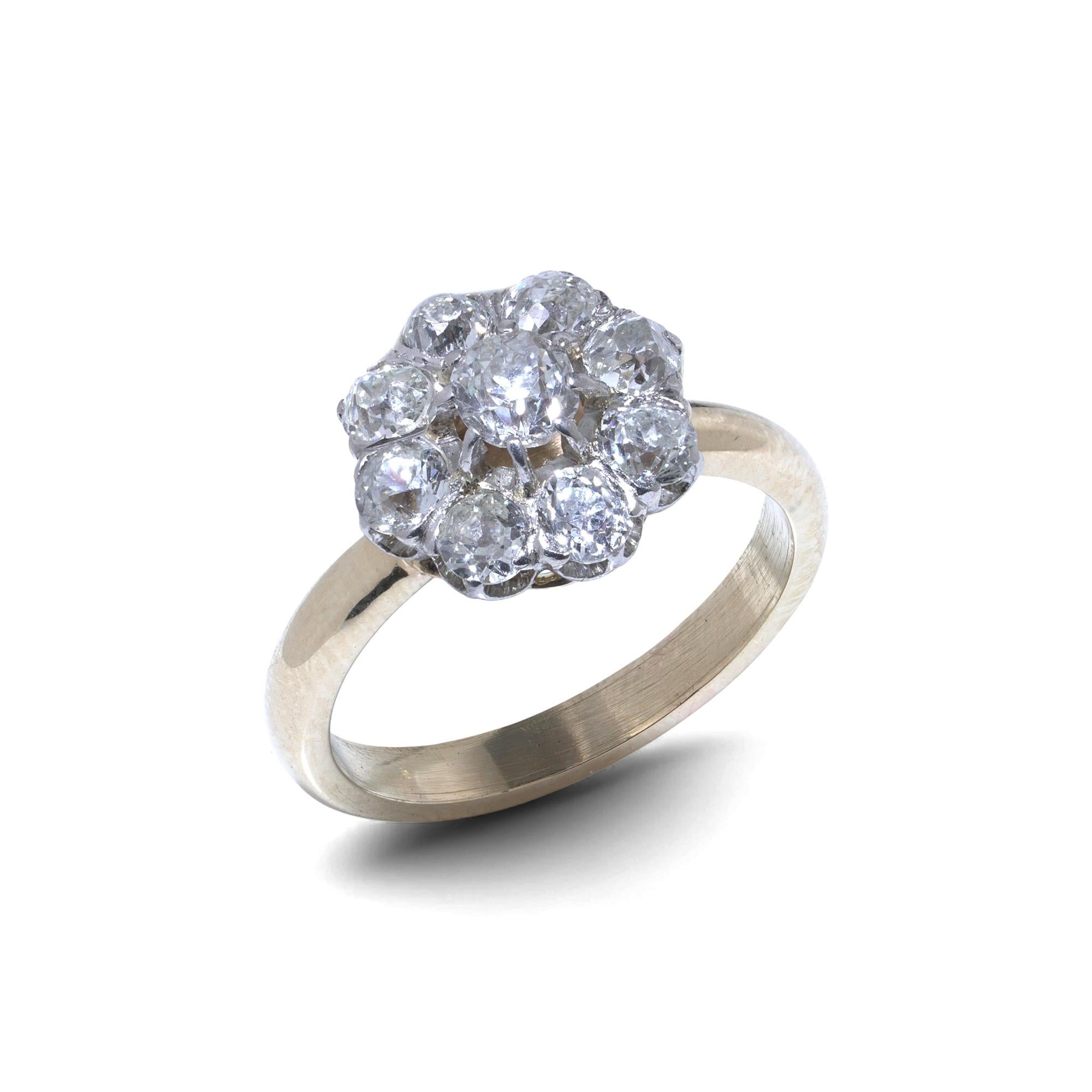 Edwardian 18KT Gold Diamond Daisy Cluster Ring, c.1910 Pour femmes en vente