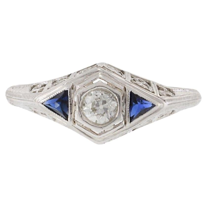 Anillo eduardiano de diamantes y zafiros en filigrana superior de 18 quilates y platino