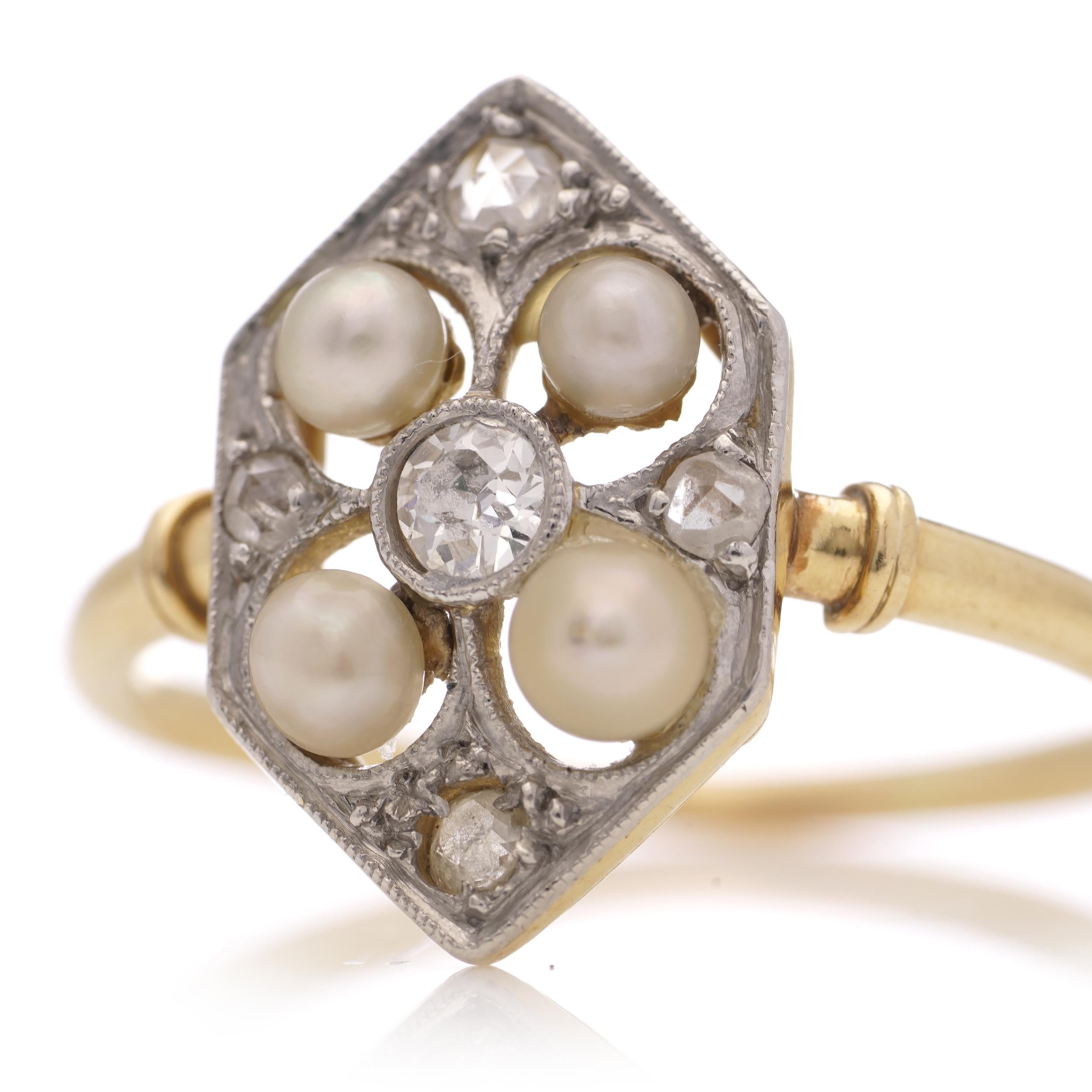 Old European Cut Edwardian 18kt yellow gold and platinum ladies' ring with diamonds and pearls  For Sale