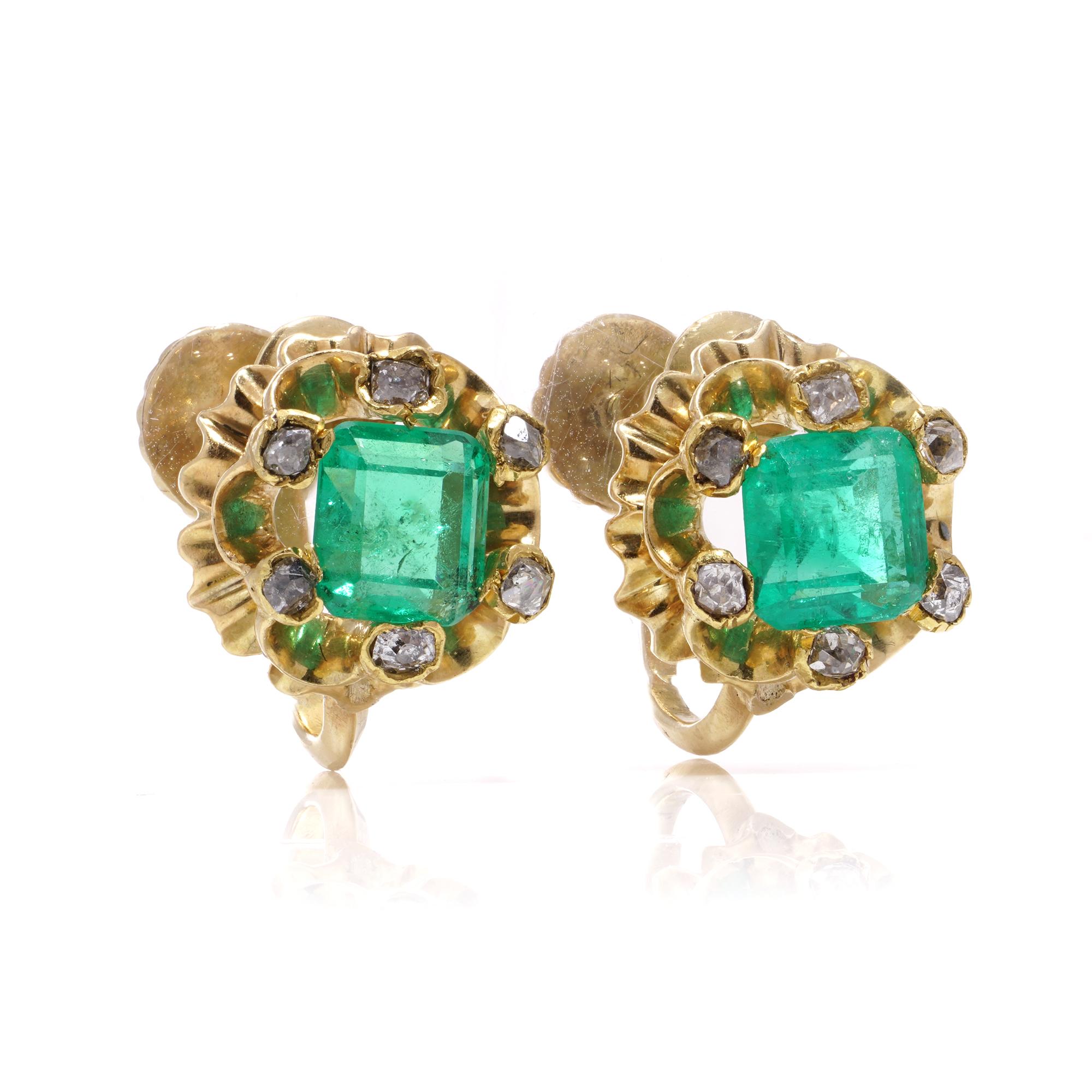 Orecchini a vite in oro giallo 18kt di epoca edoardiana con smeraldo e diamante in vendita 5