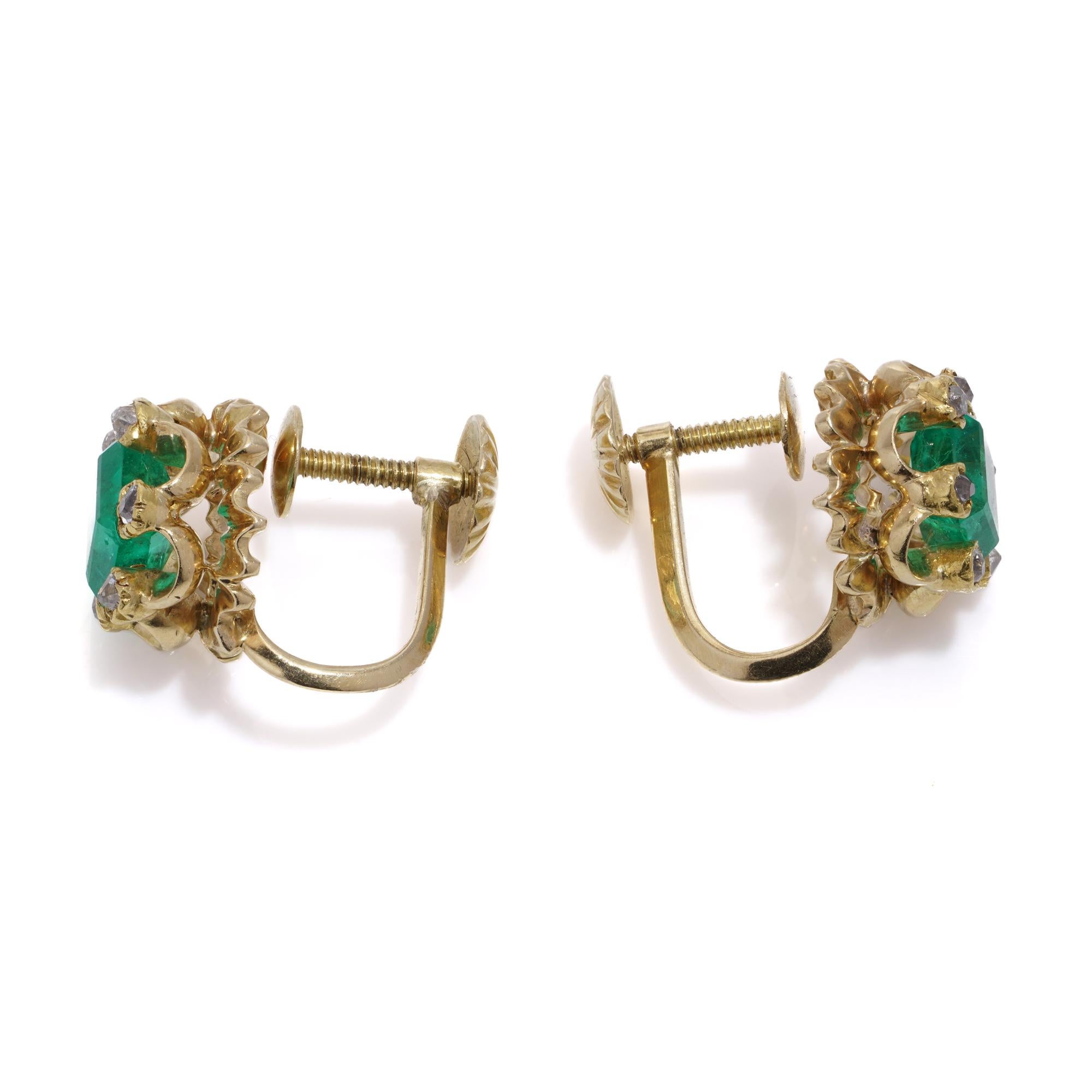 Orecchini a vite in oro giallo 18kt di epoca edoardiana con smeraldo e diamante in vendita 3