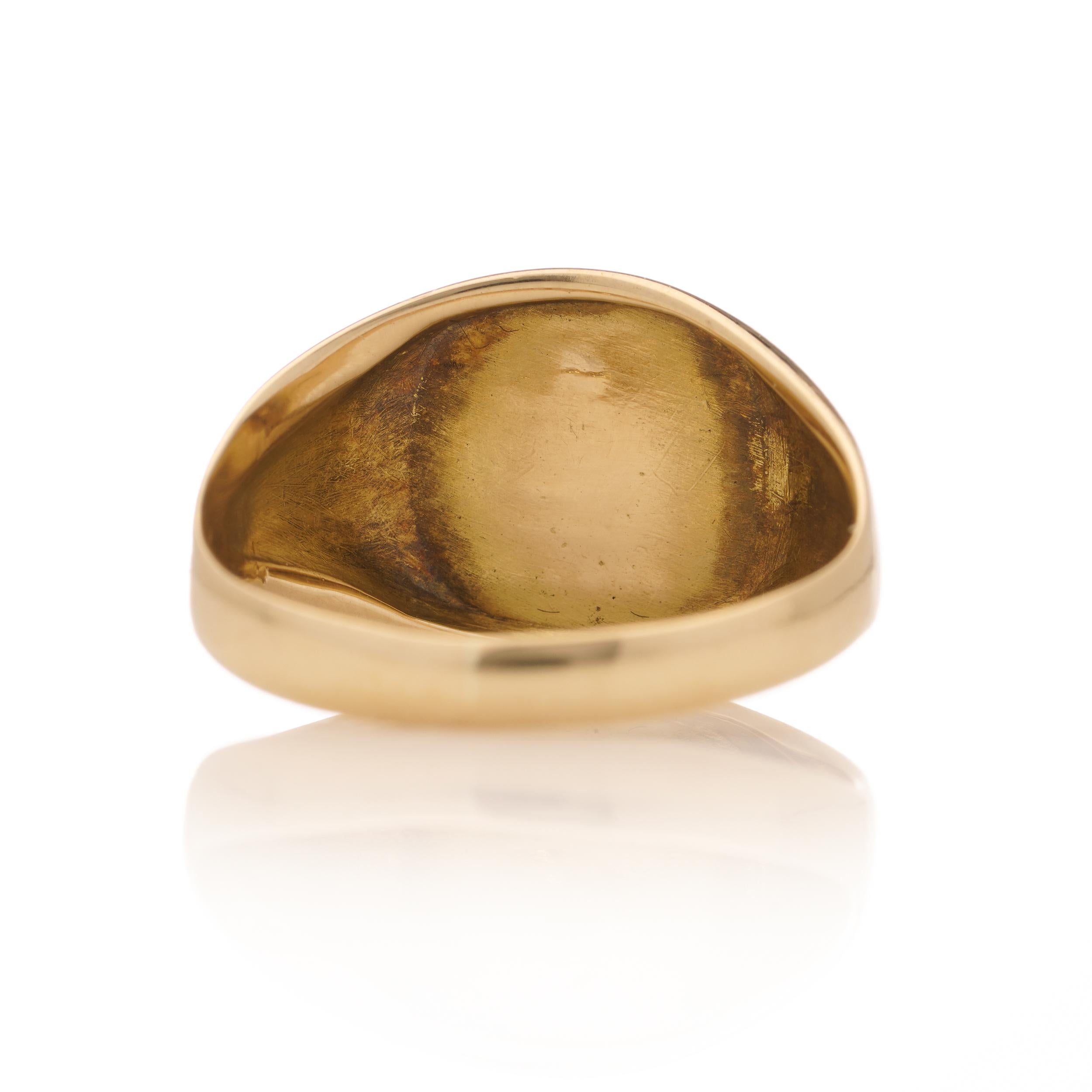 Women's or Men's Edwardian 18kt. yellow gold pinky signet ring featuring a dog