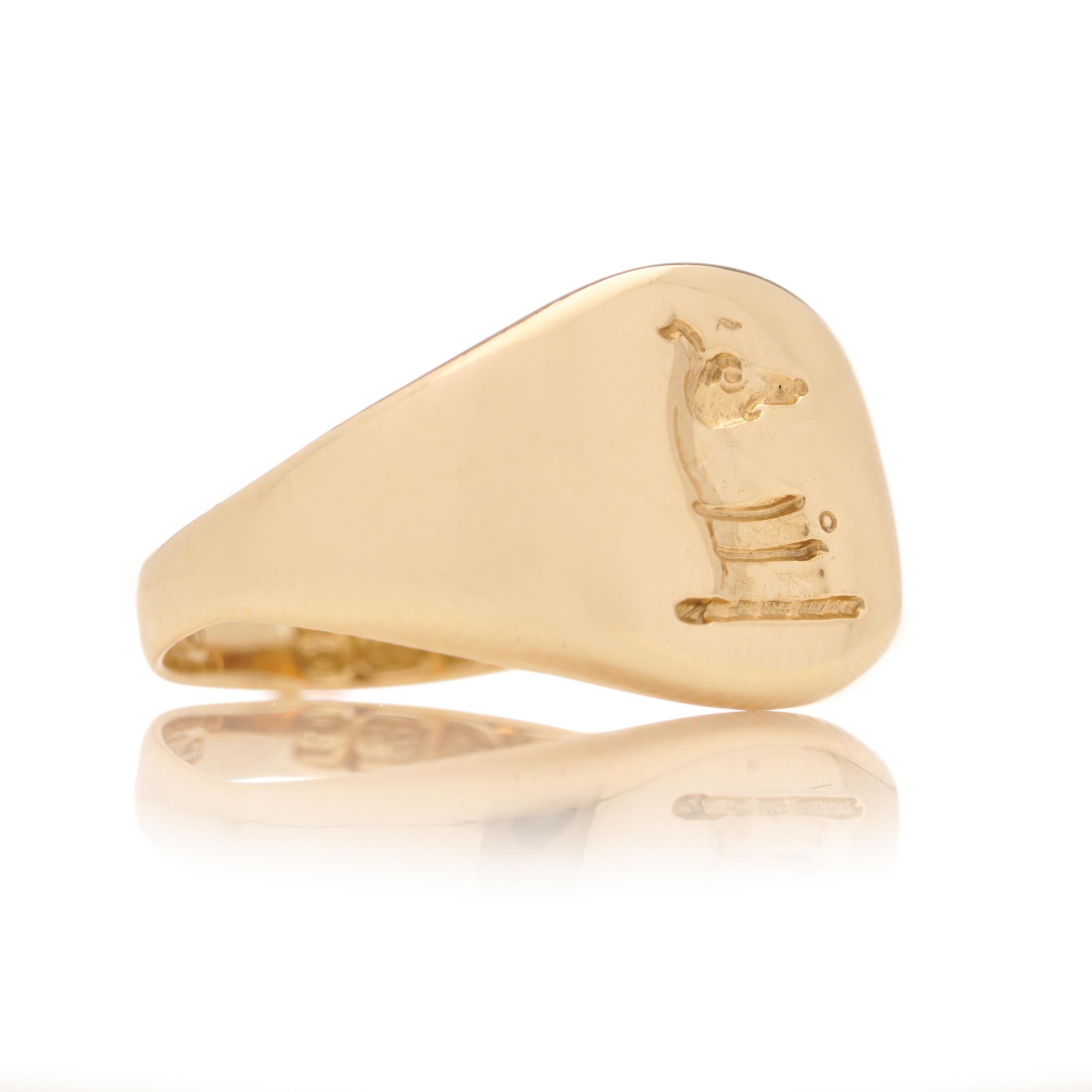 Edwardian 18kt. yellow gold pinky signet ring featuring a dog 4