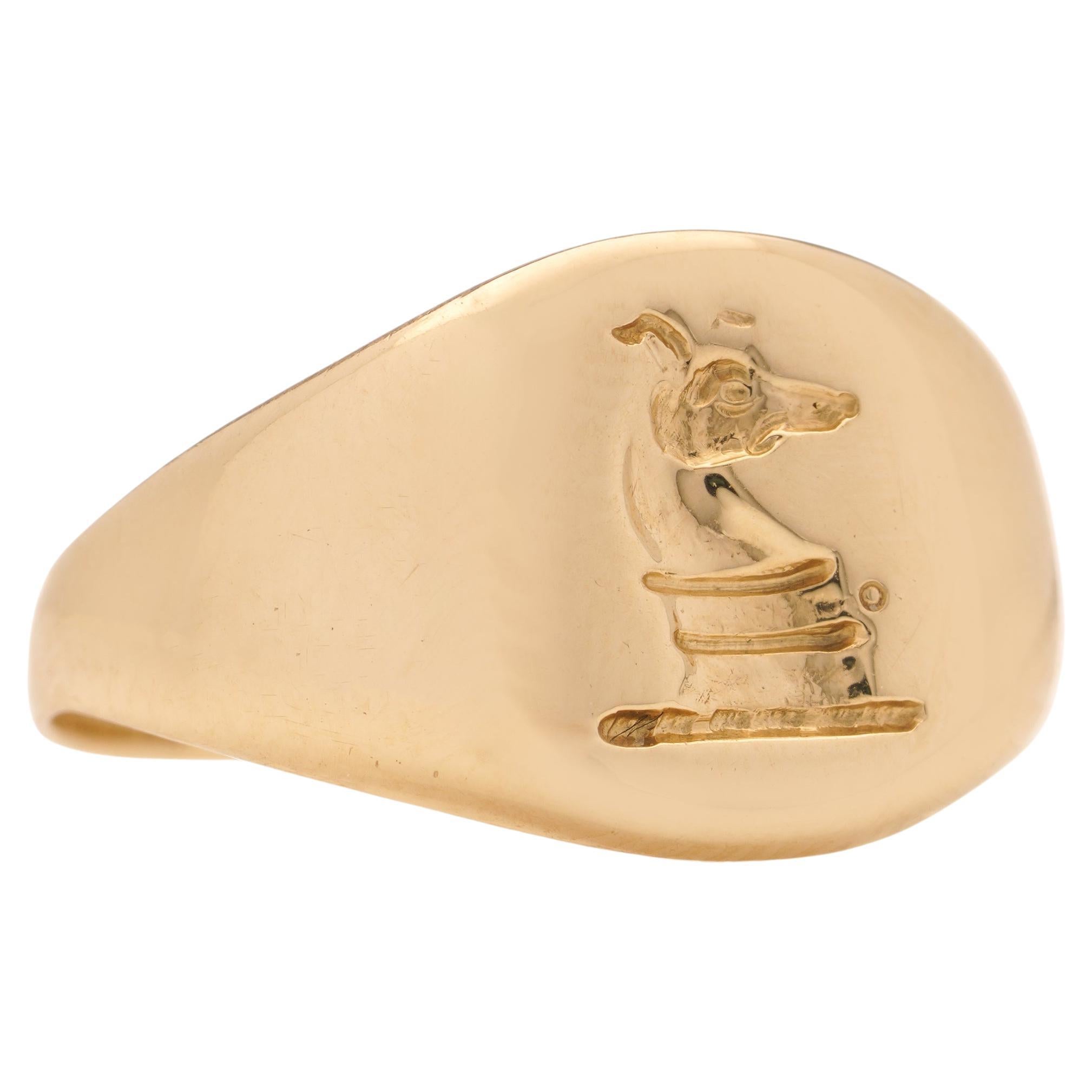 Edwardian 18kt. yellow gold pinky signet ring featuring a dog