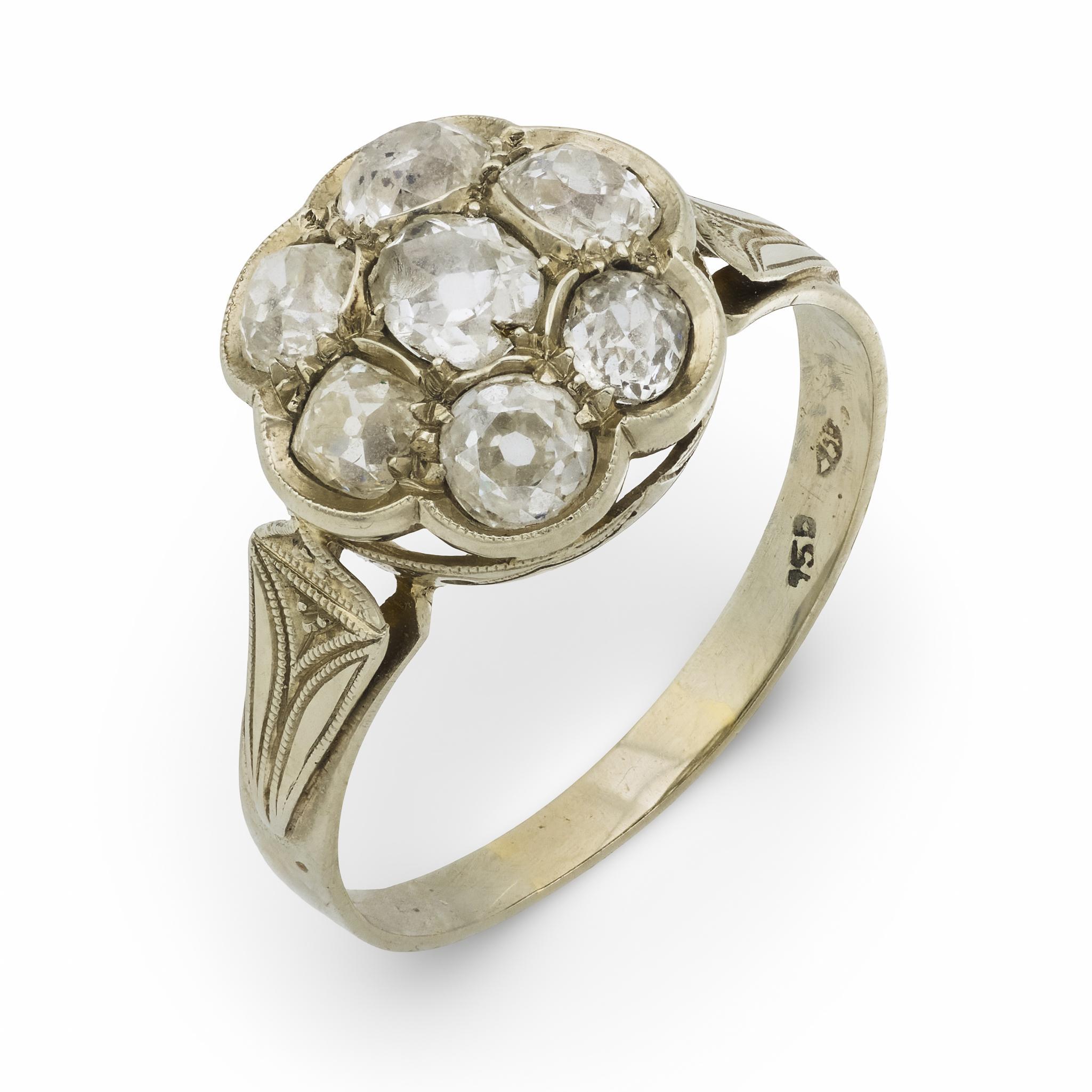 Edwardian 1,90 Karat Gesamtgewicht Diamant 18k Weißgold-Cluster-Ring im Angebot 3