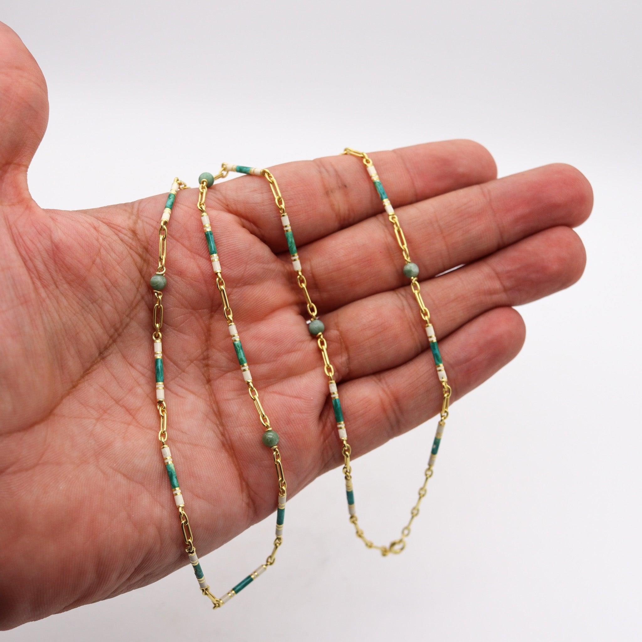 Donna EDWARDIAN 1900-1905 Catena smaltata verde guilloché in oro 14Kt con perle di giada in vendita