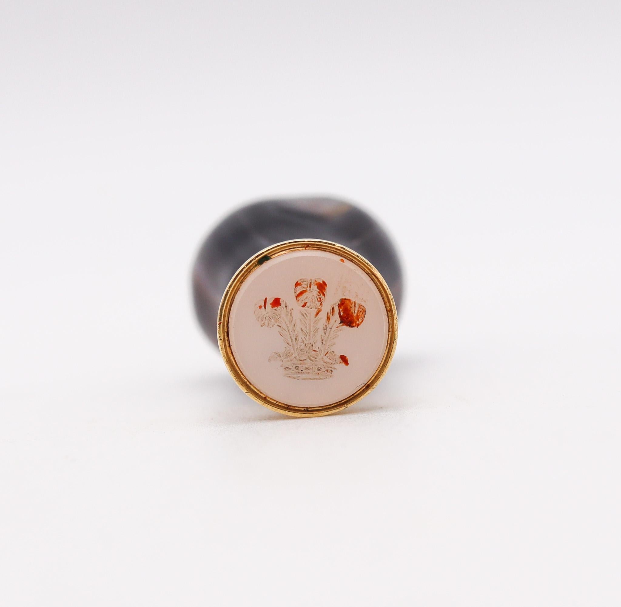Women's or Men's Edwardian 1900 Agate Desk Seal In 18Kt Gold With The Arms of The Prince of Wales For Sale