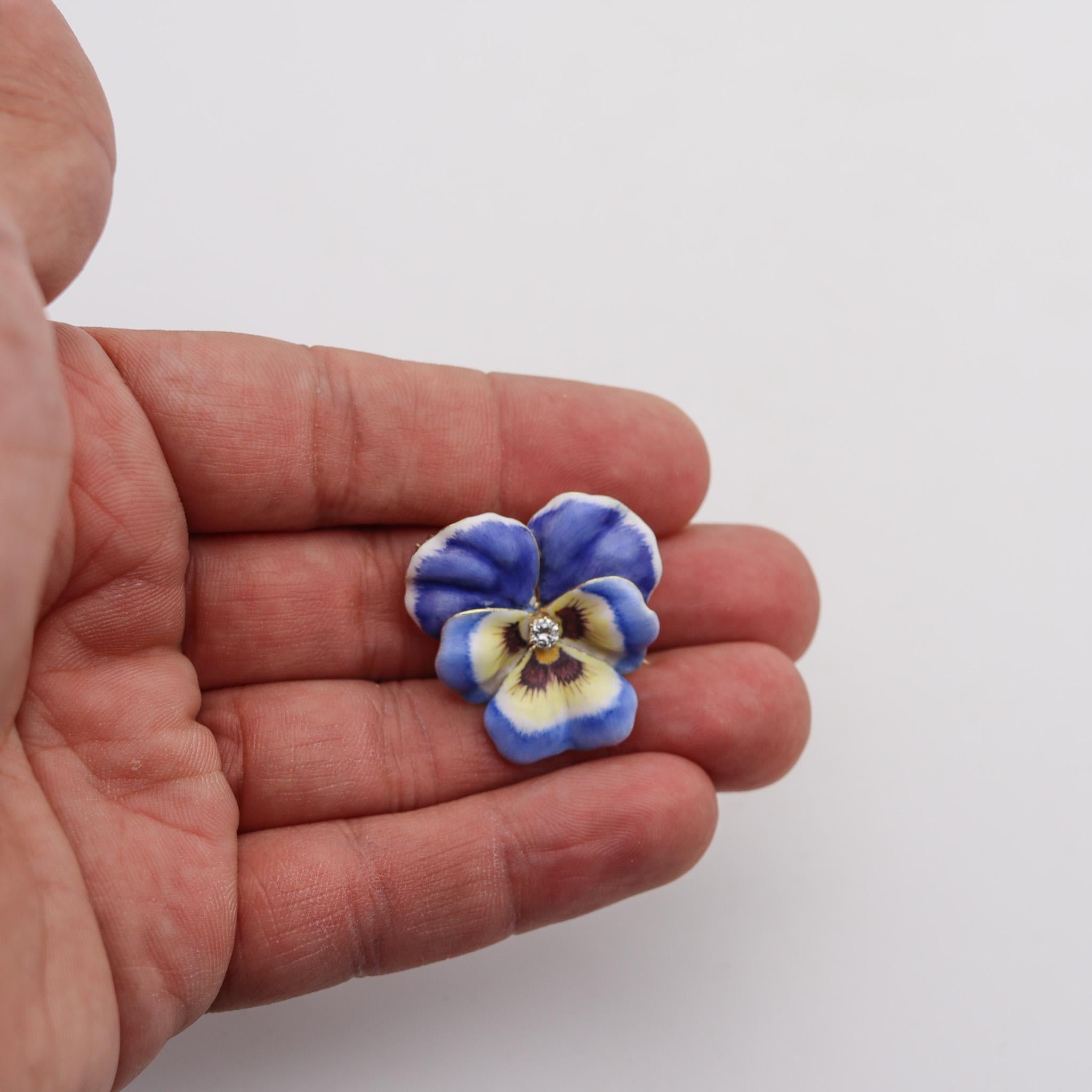 Edwardian 1900 Enameled Blue Pansy Flower Brooch In 14Kt Gold With Diamond In Excellent Condition For Sale In Miami, FL