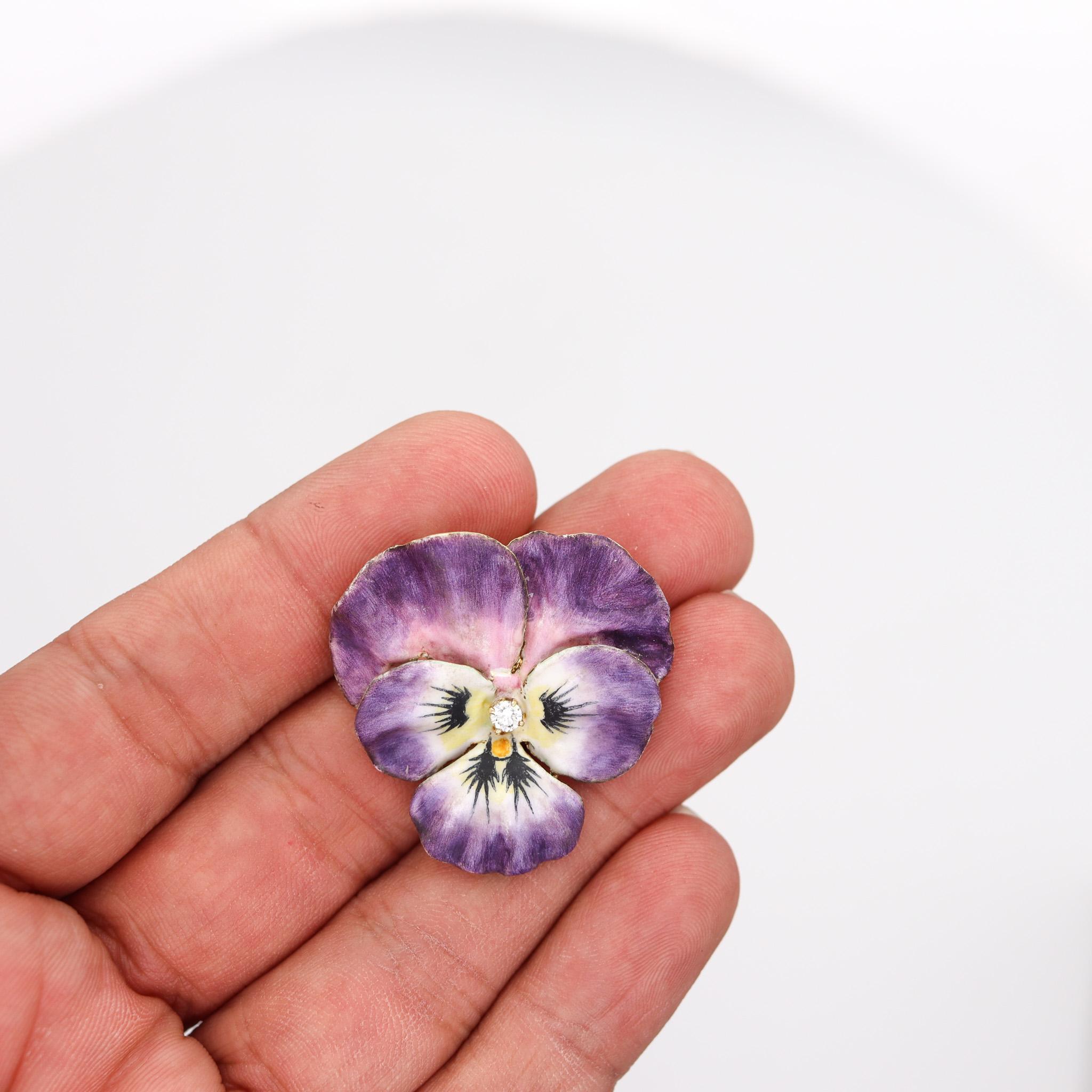 Edwardian 1900 Enameled Purple Pansy Flower Brooch In 14Kt Gold With Diamond In Excellent Condition For Sale In Miami, FL